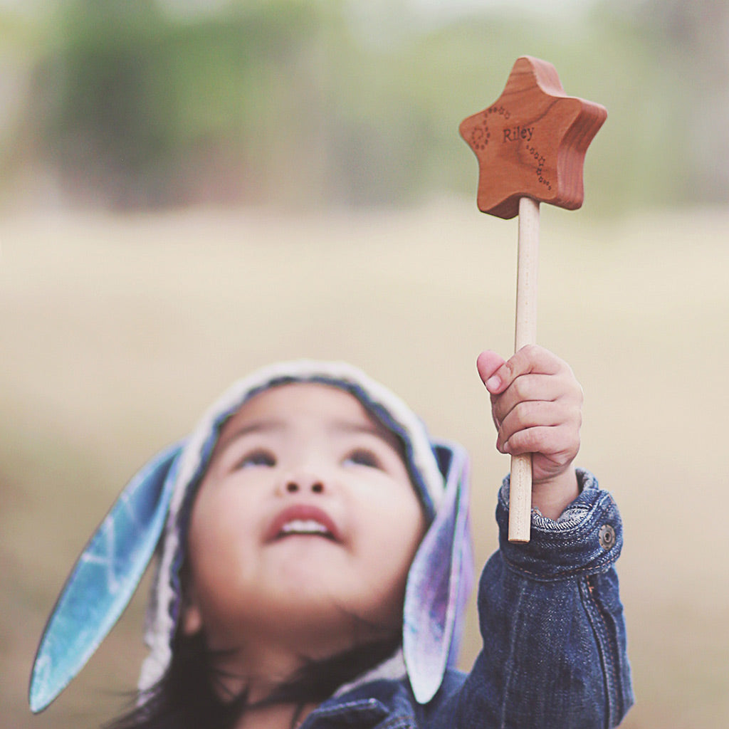 Wooden Star Wand - Handcrafted Magic Wand for Kids & Cosplay - Perfect for Halloween, Birthday Parties & Fantasy Play