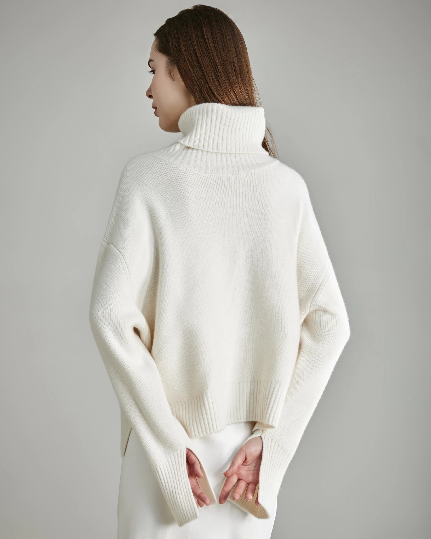 Luxury Oversized Cashmere Turtleneck Sweater for Women - Soft & Warm Winter Knitwear - Perfect for Office, Travel & Casual Outfits