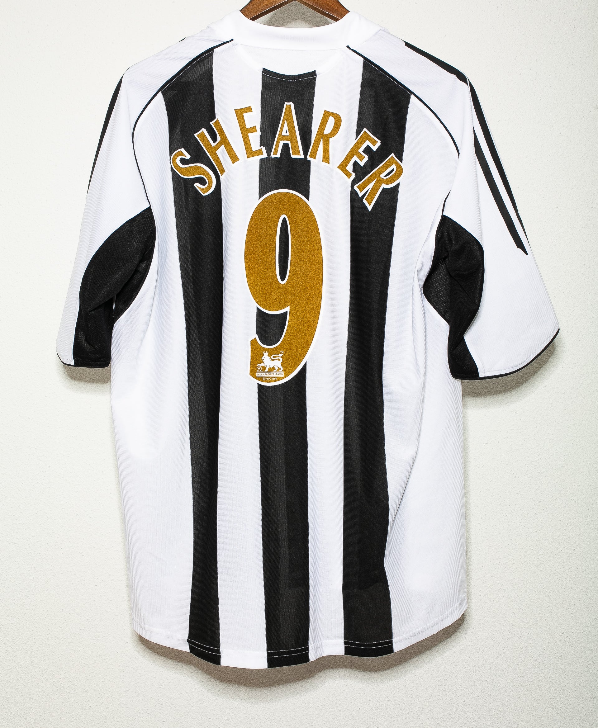 2006 Newcastle United Home Jersey #9 Shearer - XL Size - Authentic Football Shirt for Fans & Collectors - Perfect for Match Days & Sports Events