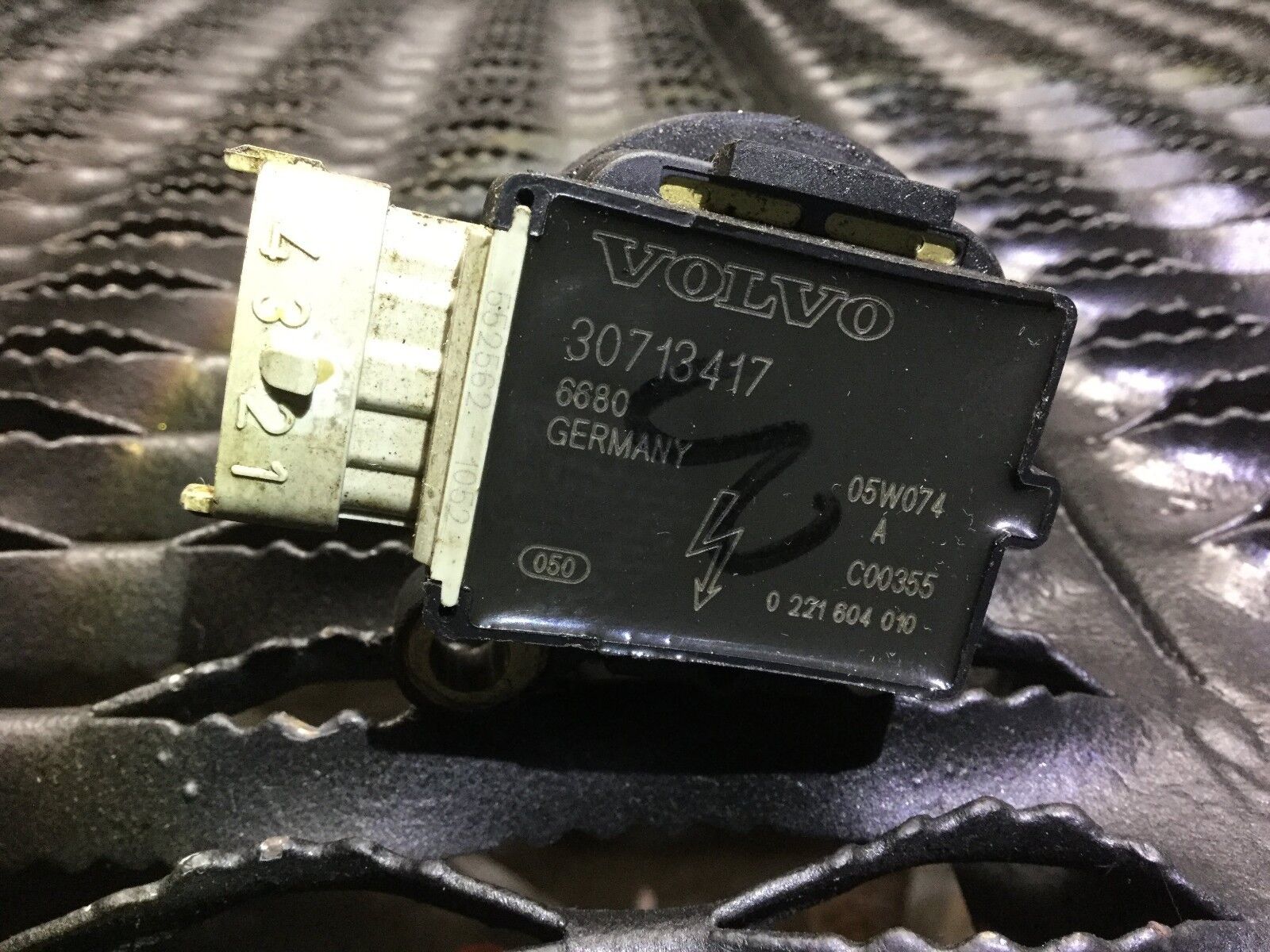 Volvo S60 2.4T Ignition Coil Set (3-Piece) - OEM Replacement Parts for 2001-2009 Models - Improve Engine Performance & Fuel Efficiency