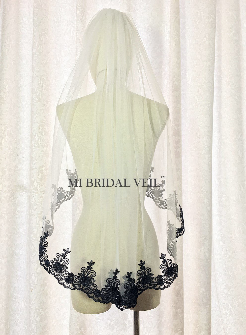 Elegant Black Lace Wedding Veil with Chest Lace Detail - Perfect for Bridal Ceremonies, Photos & Formal Events