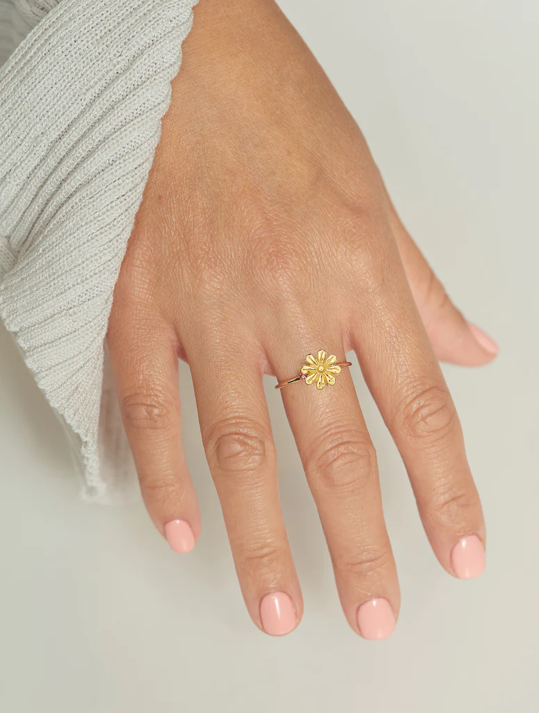 14K Gold Daisy Flower Ring for Women - Elegant Floral Jewelry Gift for Her - Perfect for Weddings, Anniversaries & Everyday Wear