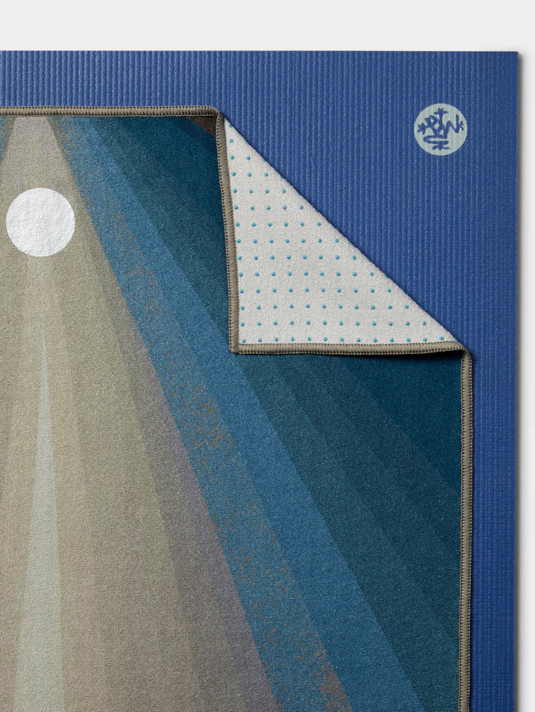 Manduka Yogitoes Yoga Mat Towel Radiance 2.0 - Non-Slip, Absorbent Yoga Towel for Hot Yoga, Pilates & Fitness - Perfect for Home & Studio Workouts