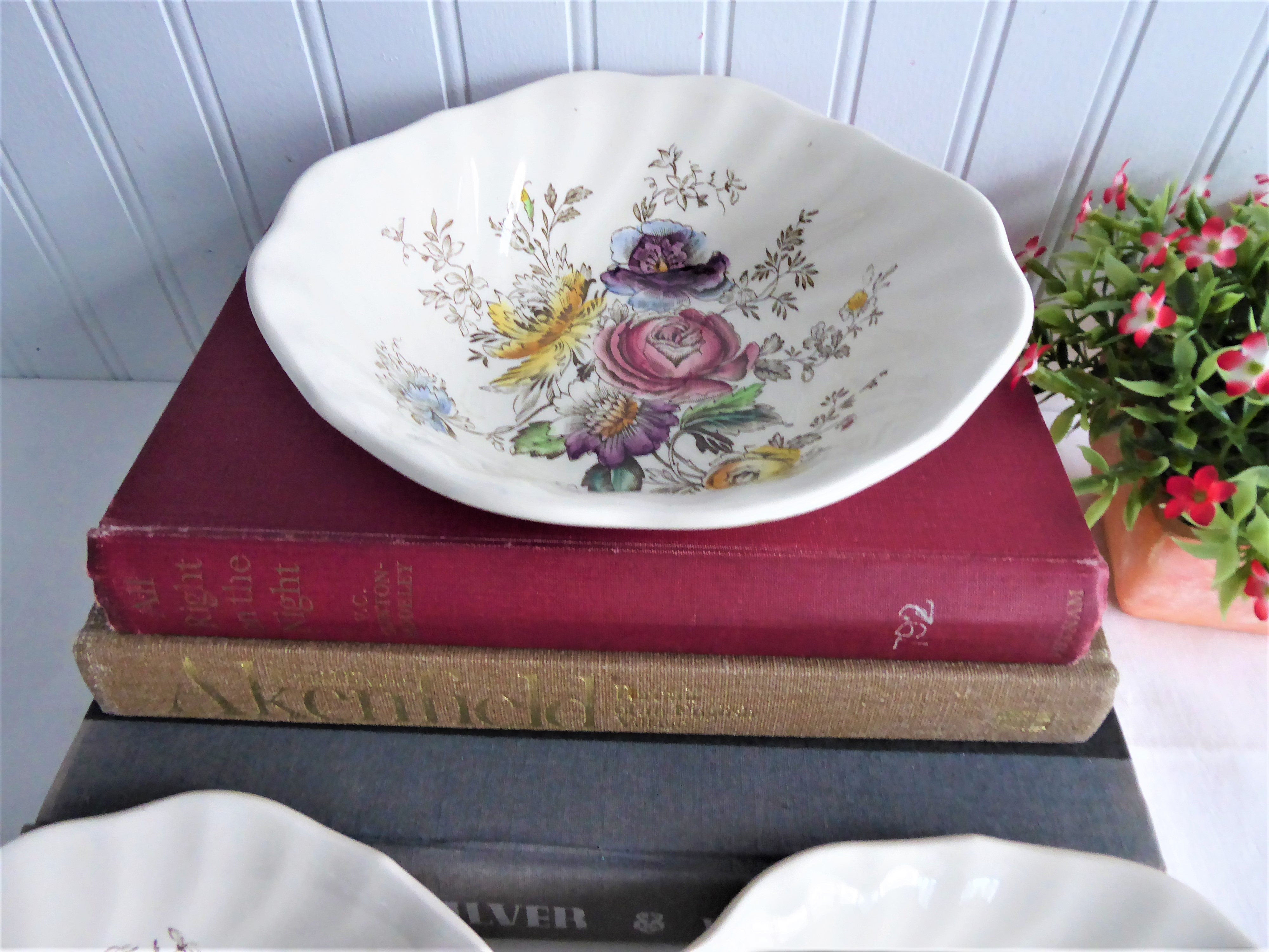 Vintage Johnson Brothers Sheraton Floral Polychrome Cereal Bowls Set of 3 - 1940s Square Design for Breakfast, Dessert & Antique Tableware Collection