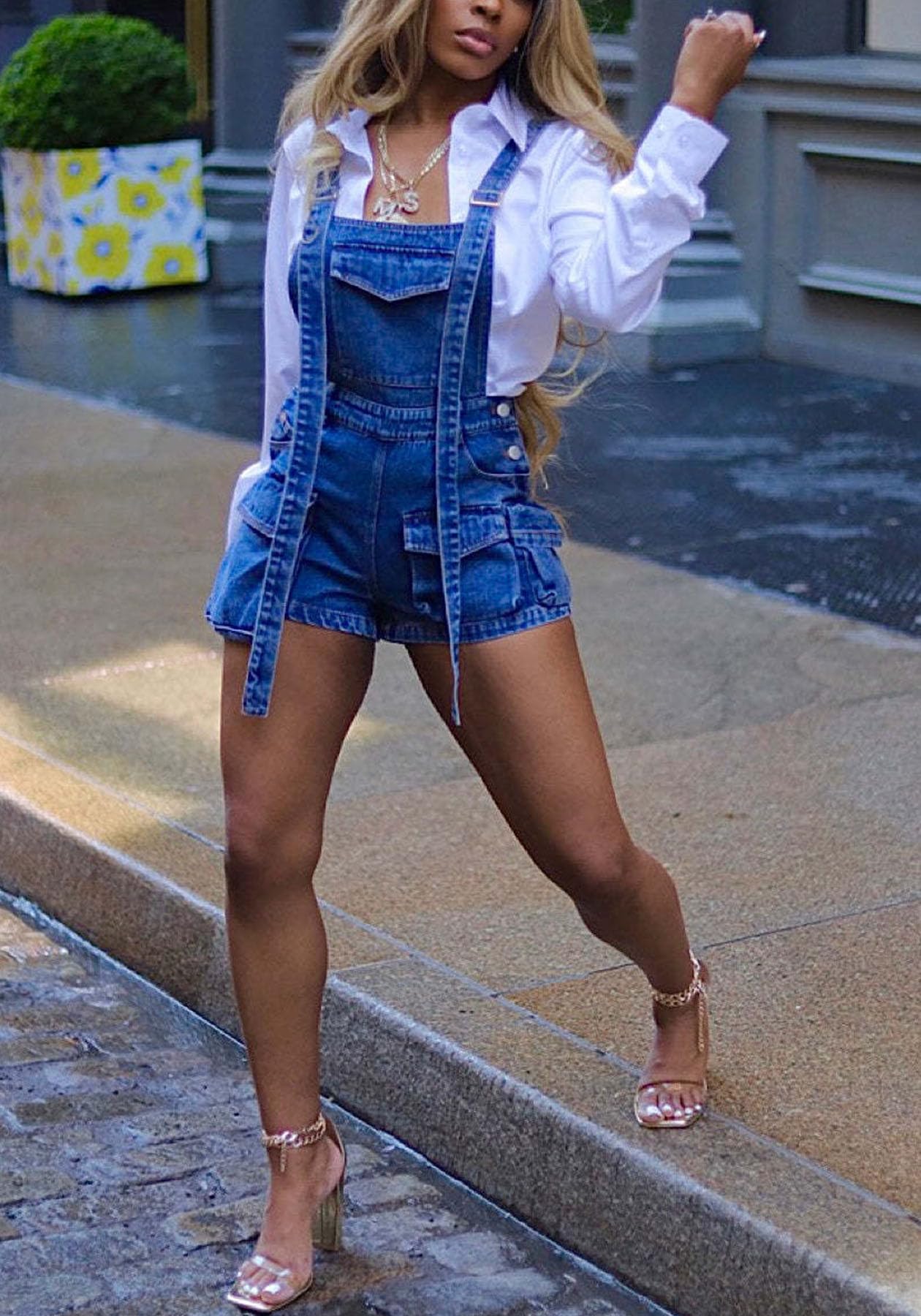 LETSVDO Women's Denim Overalls Shorts - Adjustable Strap Cargo Jumpsuit with Pockets | Casual Jean Romper Shortalls for Summer Outfits, Outdoor Activities & Streetwear Fashion