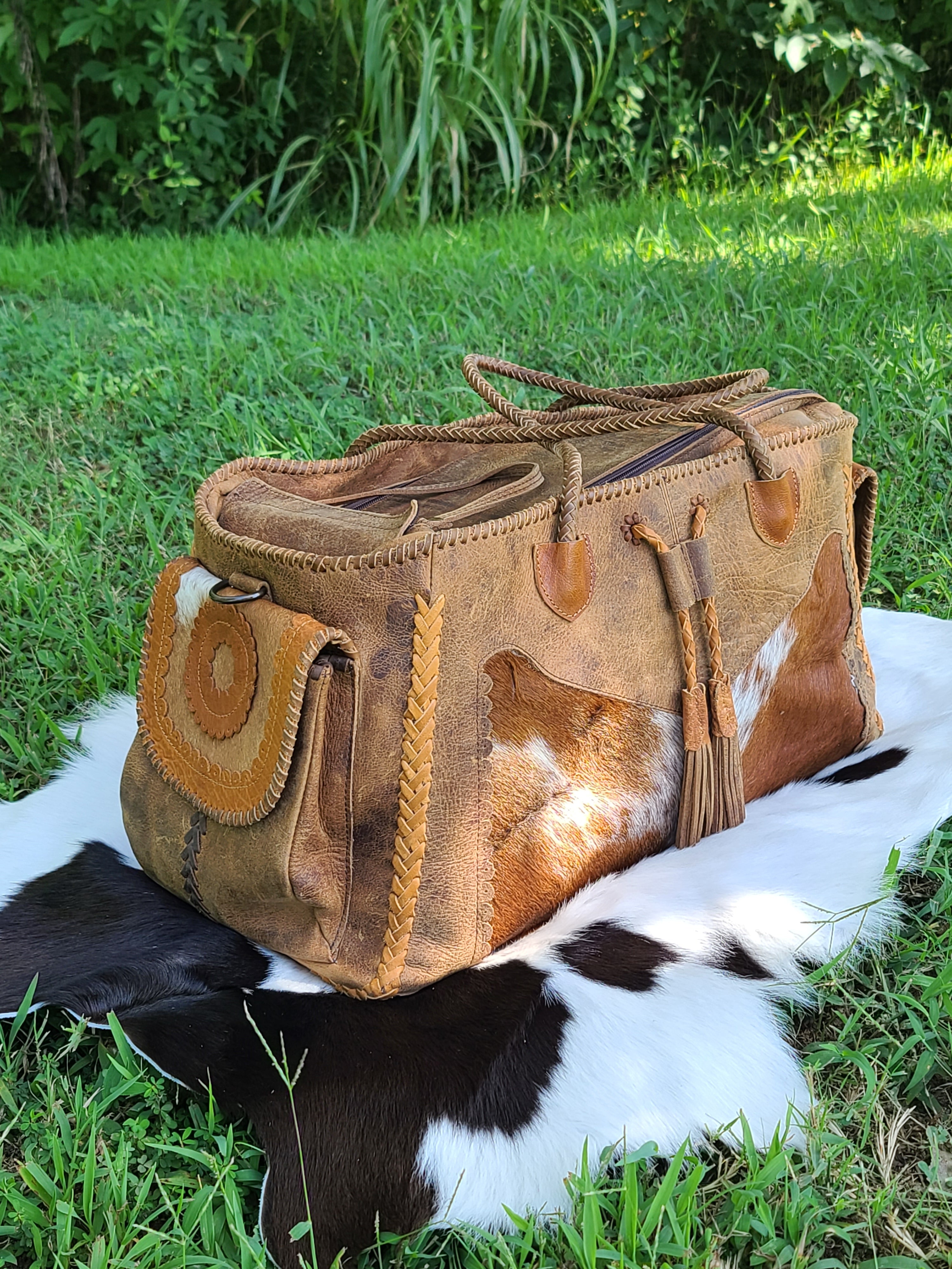 Premium American Darling Genuine Cowhide Duffle Bag - Stylish & Durable Travel Duffel for Men & Women - Perfect for Gym, Weekend Getaways & Business Trips
