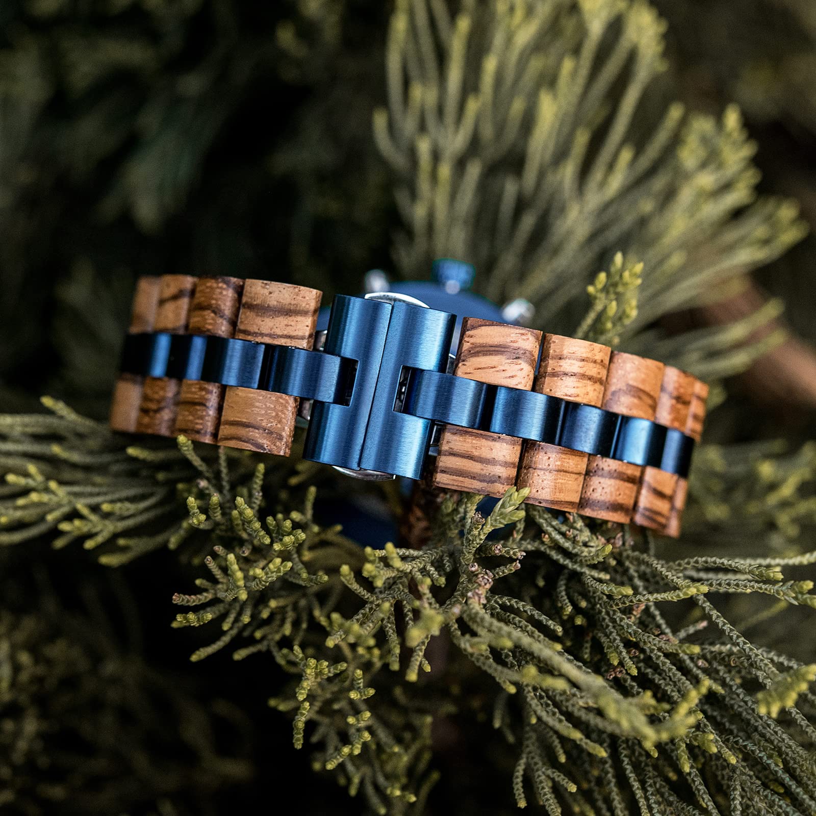 BOBO BIRD Men's Wooden Quartz Watch - Stainless Steel & Red Sandalwood Alloy Wooden Wristwatch with Chronograph, Luminous Hands, Day/Night Date Display | Classic Style Watch for Men | Perfect for Business, Casual Wear & Outdoor Activities