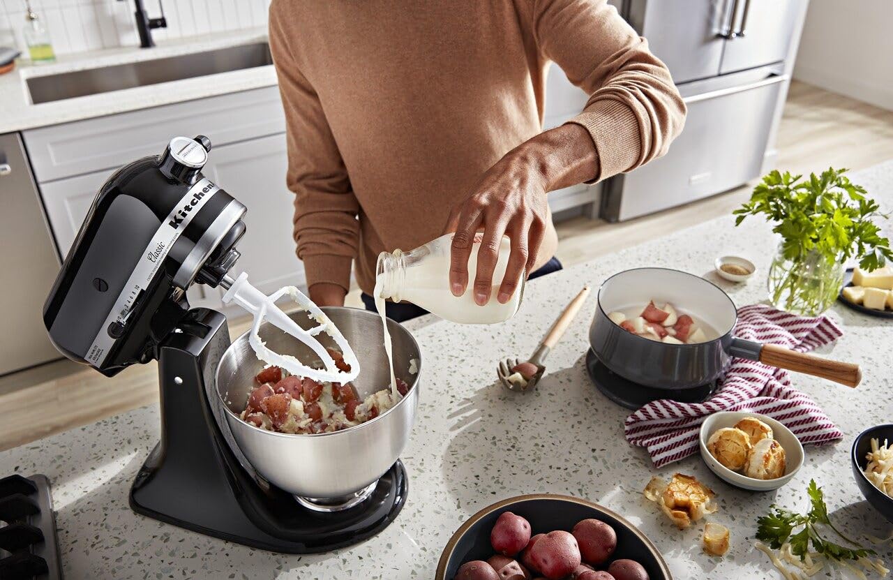KitchenAid Classic Series 4.5-Quart Tilt-Head Stand Mixer - Onyx Black (K45SSOB) | Professional Baking & Mixing for Cookies, Cakes & Dough | Perfect for Home Bakers & Kitchen Enthusiasts