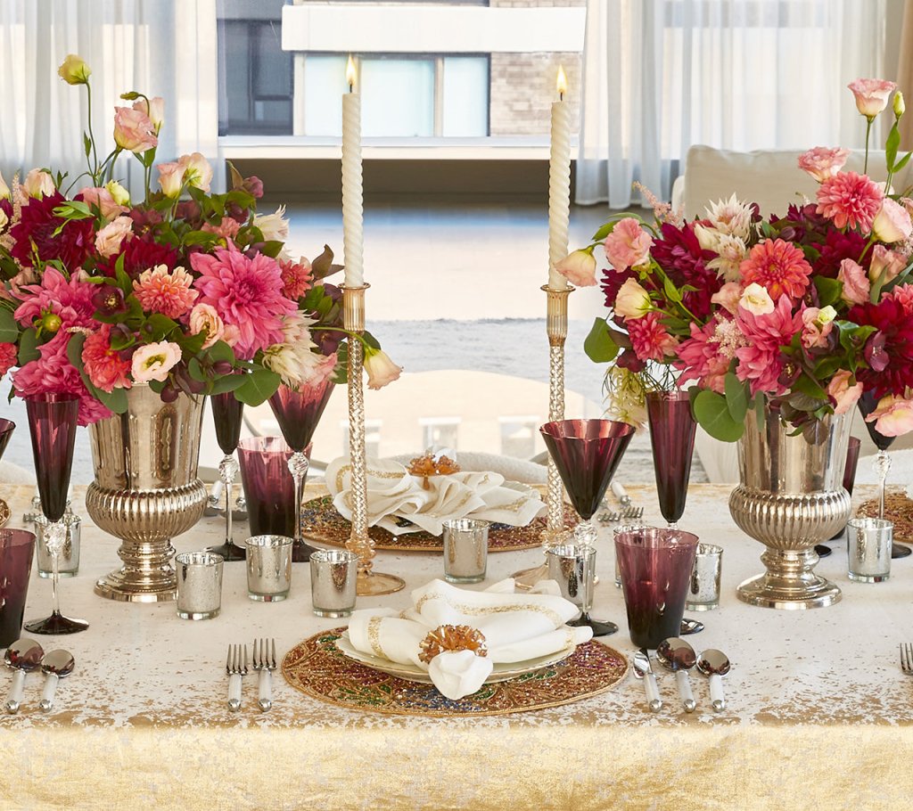 Premium Metallic Foil Tablecloth in White & Gold - Elegant Dining Decor for Weddings, Parties & Holiday Celebrations