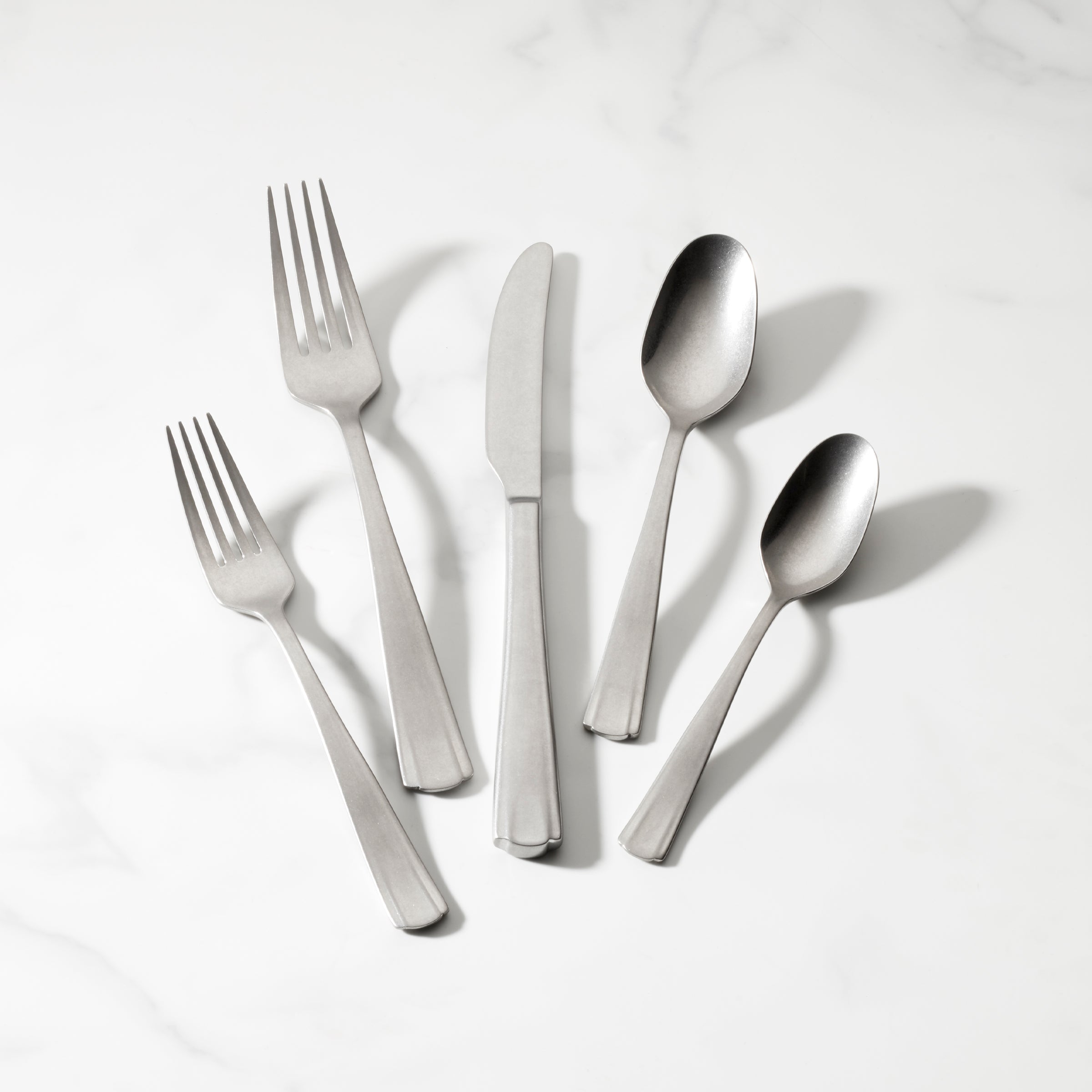 French Perle Scallop Vintage 65-Piece Flatware Set - Elegant Stainless Steel Cutlery for Fine Dining, Wedding Gifts & Special Occasions