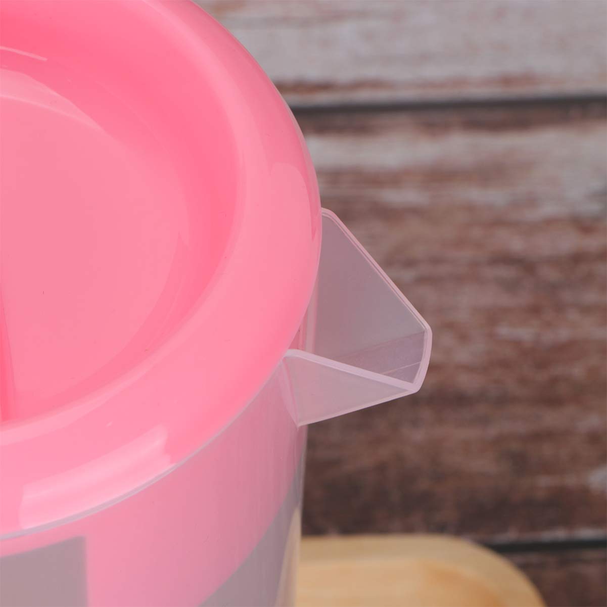 Hemoton 2-Quart Plastic Pitcher with Lid - BPA-Free Measuring Pitcher for Lemonade, Tea, Beer & Beverages - Leak-Proof Water Pitcher with Scale for Kitchen, Bar & Outdoor Use - White Cold Water Bottle