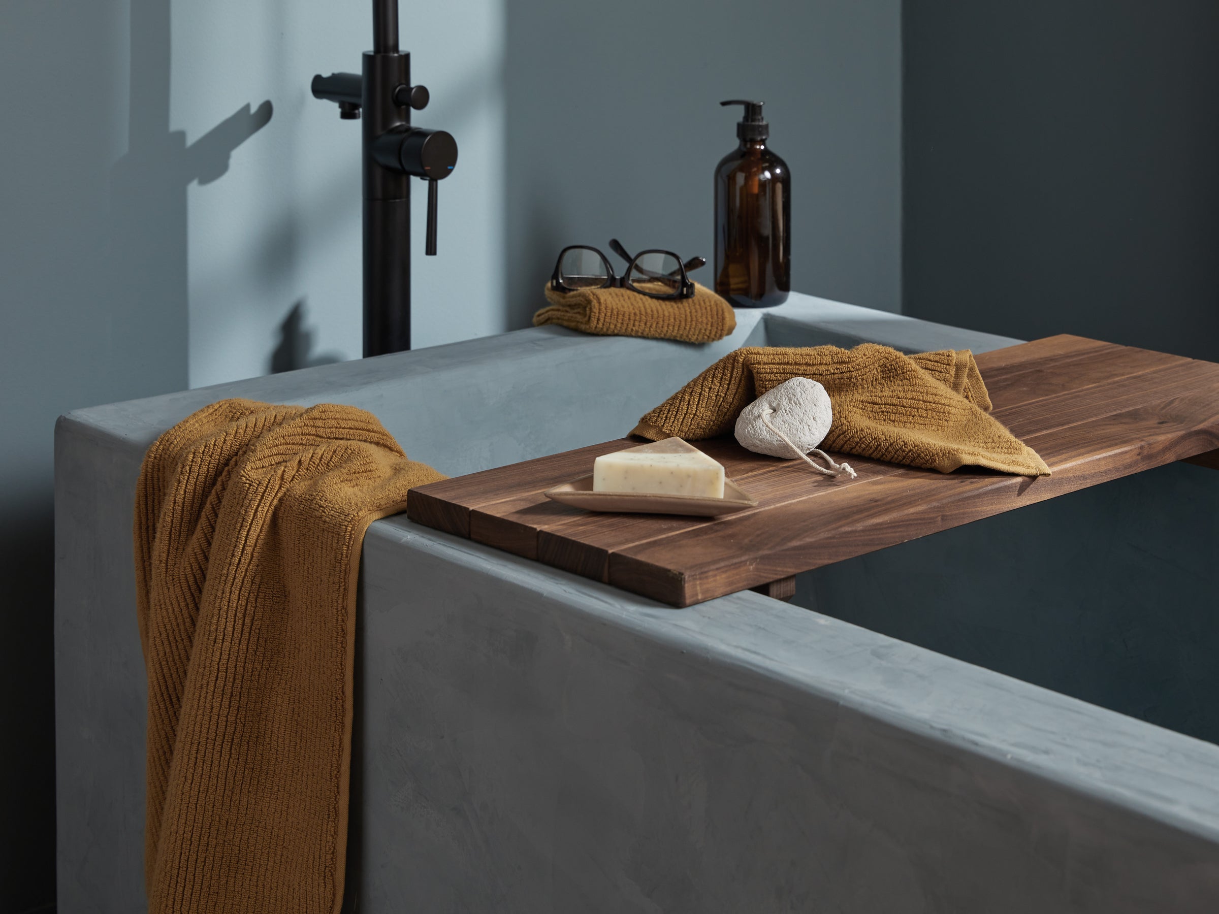 Premium Bamboo Bathtub Caddy Tray with Wine Glass Holder & Book Stand - Perfect for Relaxing Baths, Spa Nights & Self-Care Moments