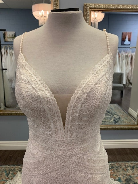 Sottero and Midgley Fielding Wedding Dress - Elegant Lace Bridal Gown for Church Ceremony & Outdoor Photoshoots