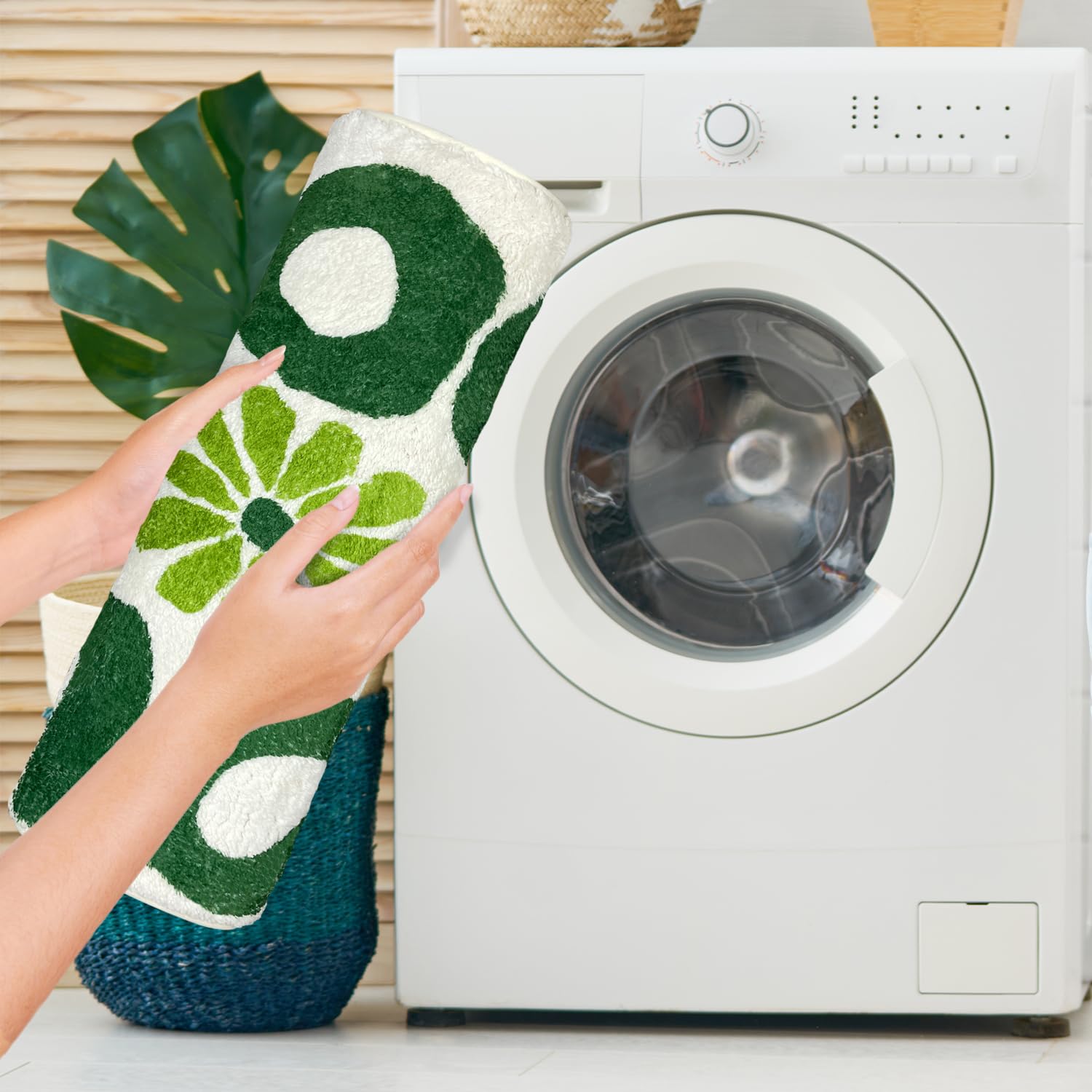 Soft Absorbent Non-Slip Microfiber Bath Mat - Cute Green Flower Design for Bathroom & Shower - 21x25 Inch Washable Rug - Perfect for Preppy Decor, Kids' Bathrooms & Spa-Like Retreats