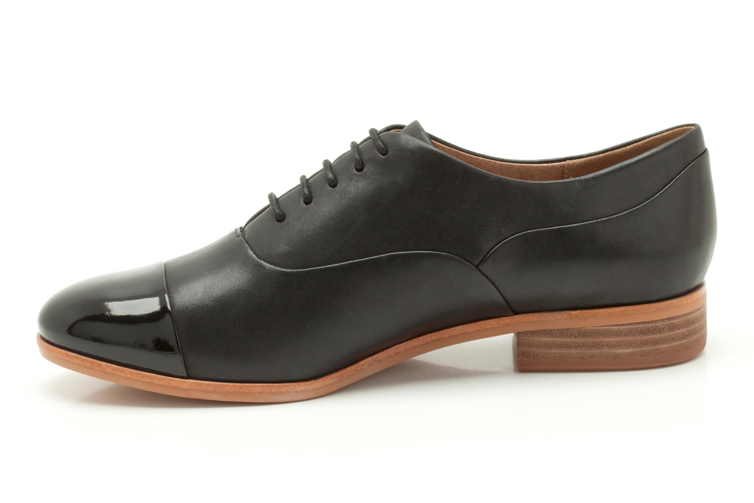 Clarks Women's Comfort Loafers Slip-On Shoes - Casual & Office Wear for Women - Perfect for Work, Travel & Everyday Use