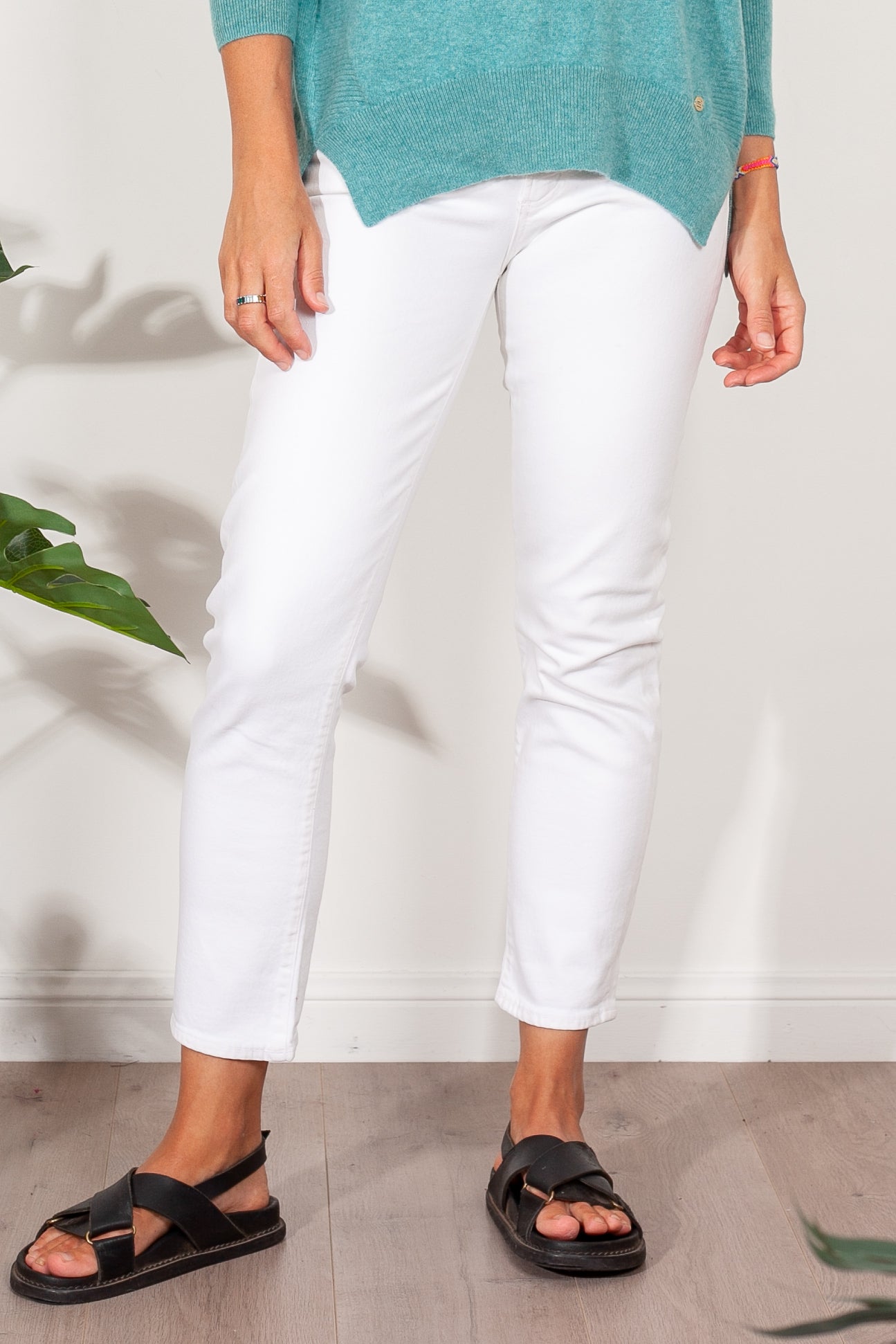 AGOLDE Toni Mid Rise Straight Leg Jeans for Women - High Quality Denim Pants for Casual & Everyday Wear | Perfect for Office, Outings & Travel