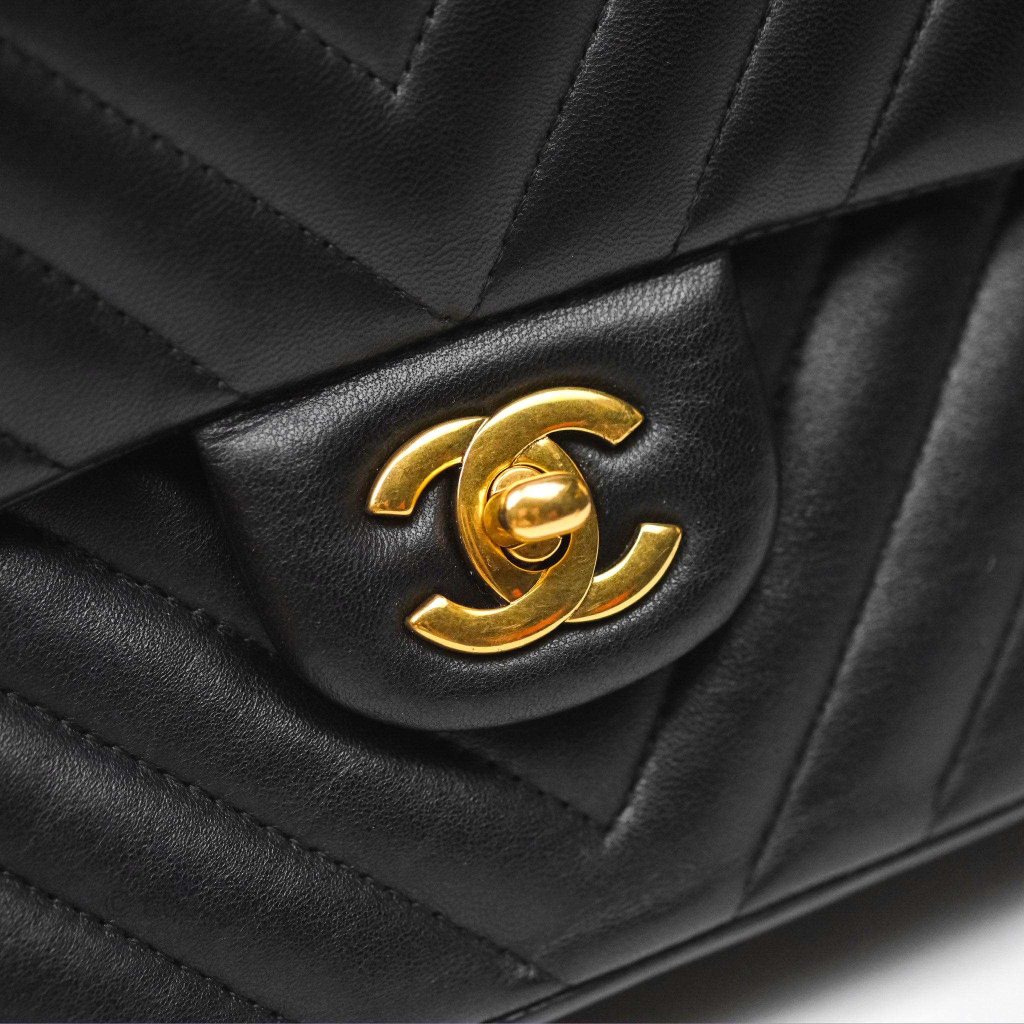 Chanel Classic M/L Medium Flap Chevron Black Lambskin Gold Hardware Bag - Luxury Designer Handbag for Women, Perfect for Evening Events & Special Occasions