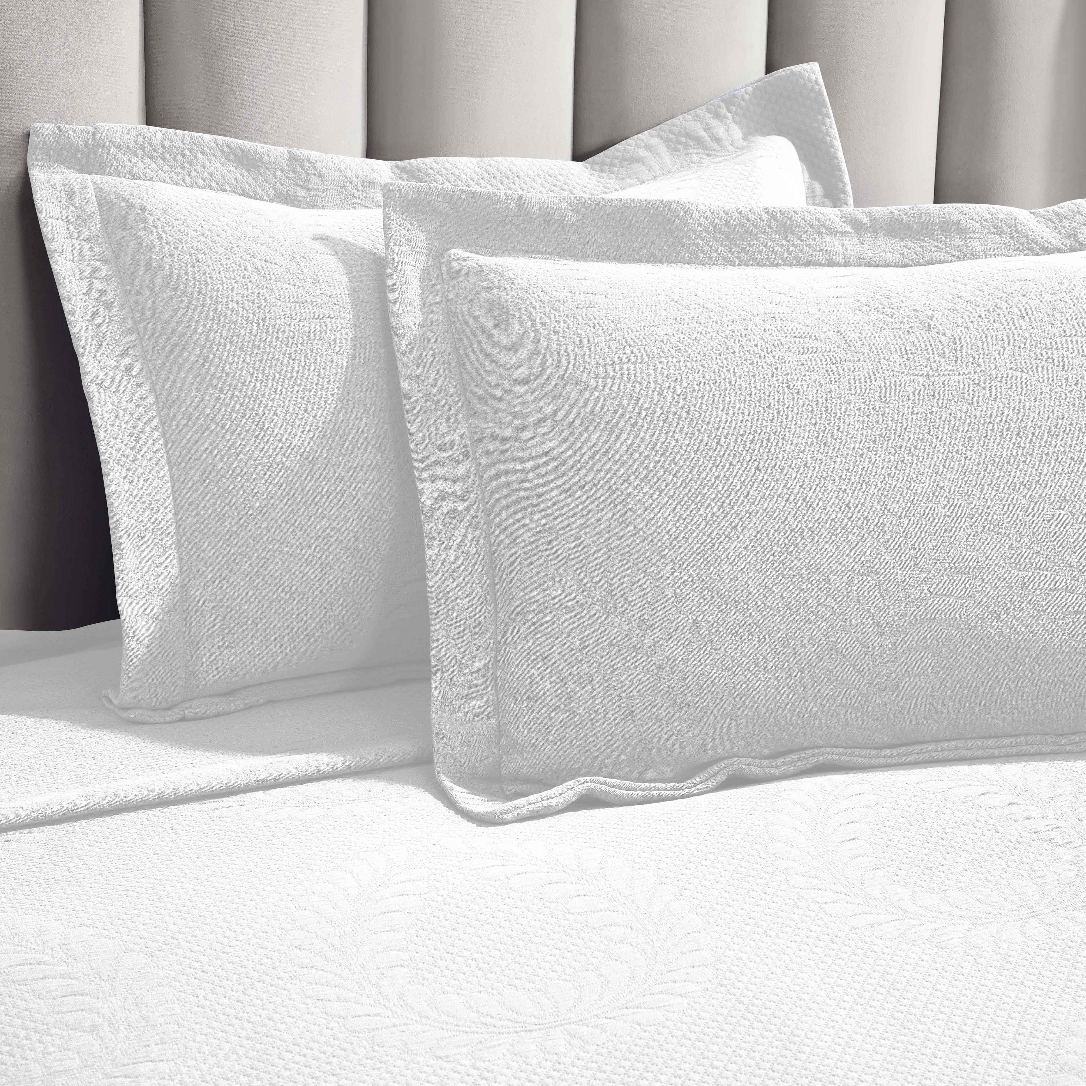 Peploi Cotton Medium Weight Matelasse Bedspread and Sham Set - Queen Size, White Textured Bed Cover with Matching Shams - Perfect for Master Bedroom, Guest Room & Hotel Decor
