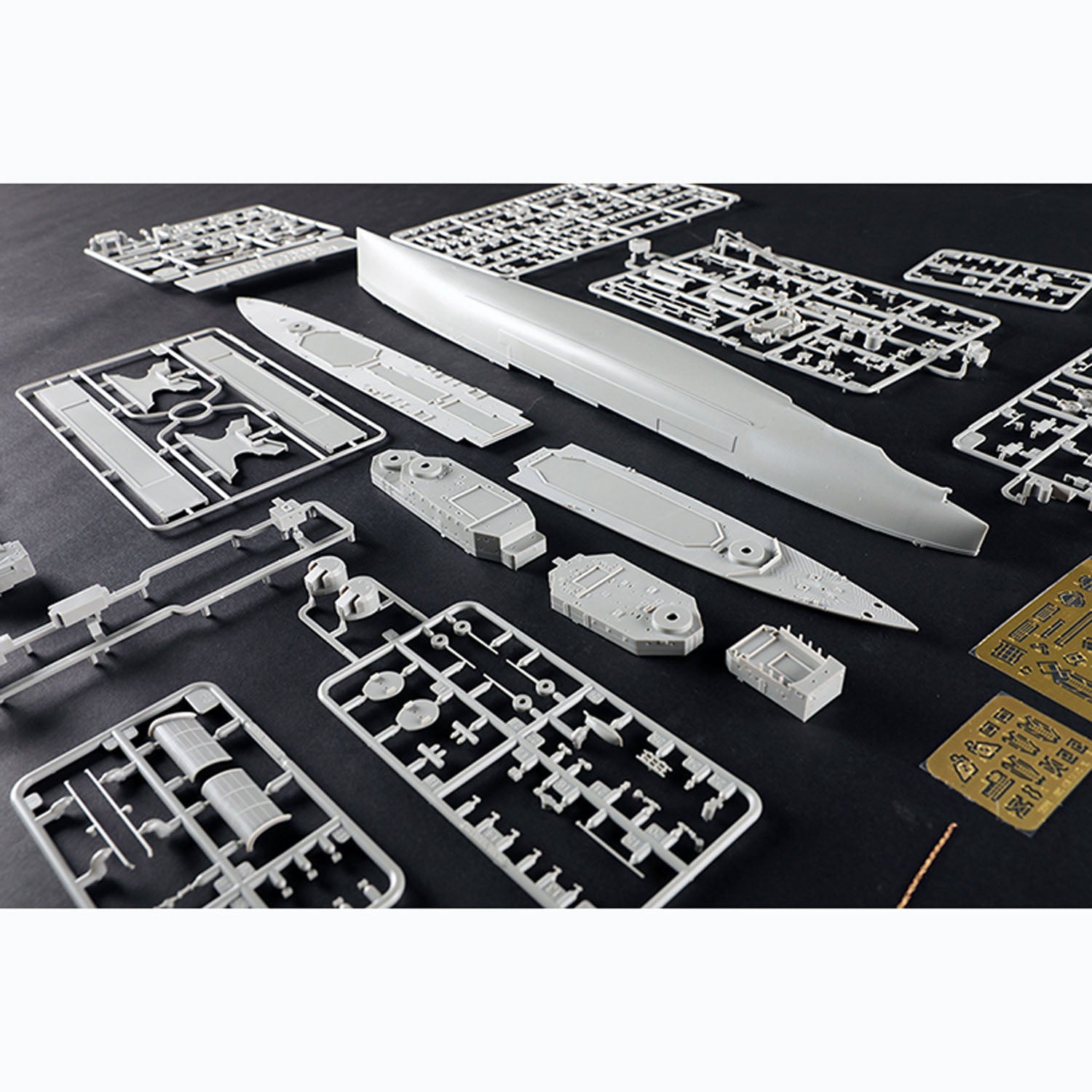 Trumpeter 1/350 Scale HMS Naiad Royal Navy Cruiser Plastic Model Kit - US Stock | DIY Military Ship Building for Collectors & History Enthusiasts | Perfect for Display, Gifts & Wargaming Scenarios