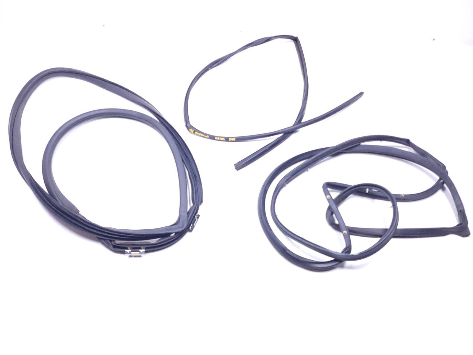 03 08 Toyota Corolla Rear Left Driver Side Door Weatherstrip Seal - 3pcs OEM Replacement - Perfect for Weather Protection & Noise Reduction