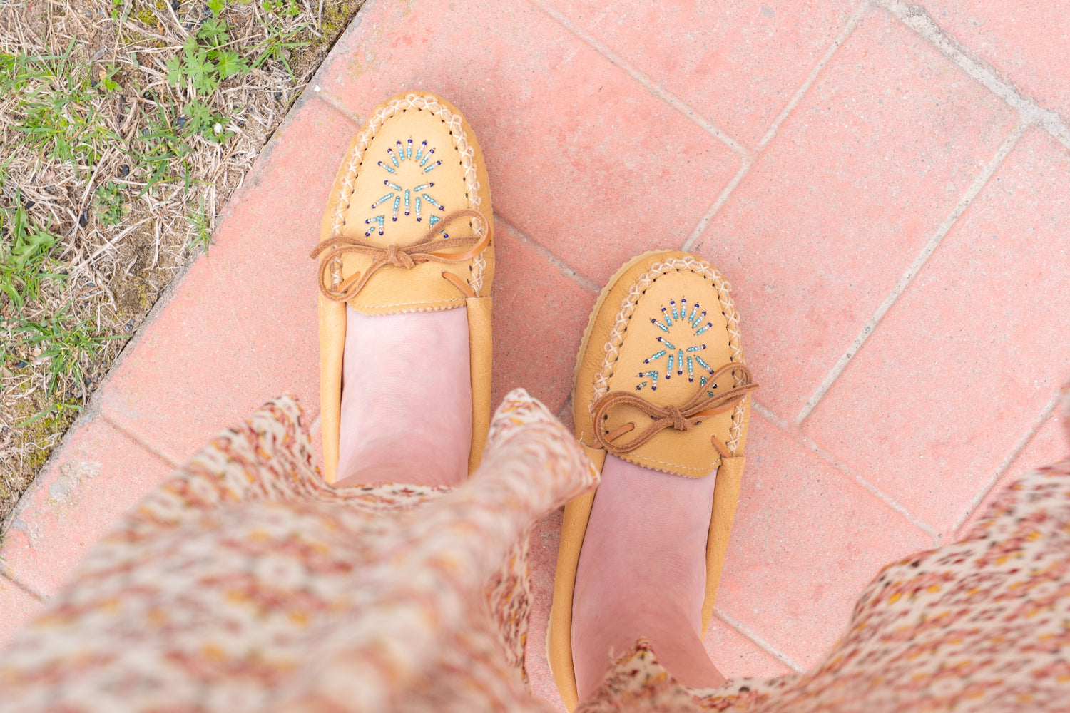 Women's Beaded Moccasin Shoes with Comfortable Rubber Sole - Perfect for Casual Wear, Indoor Slippers & Boho Fashion Outfits