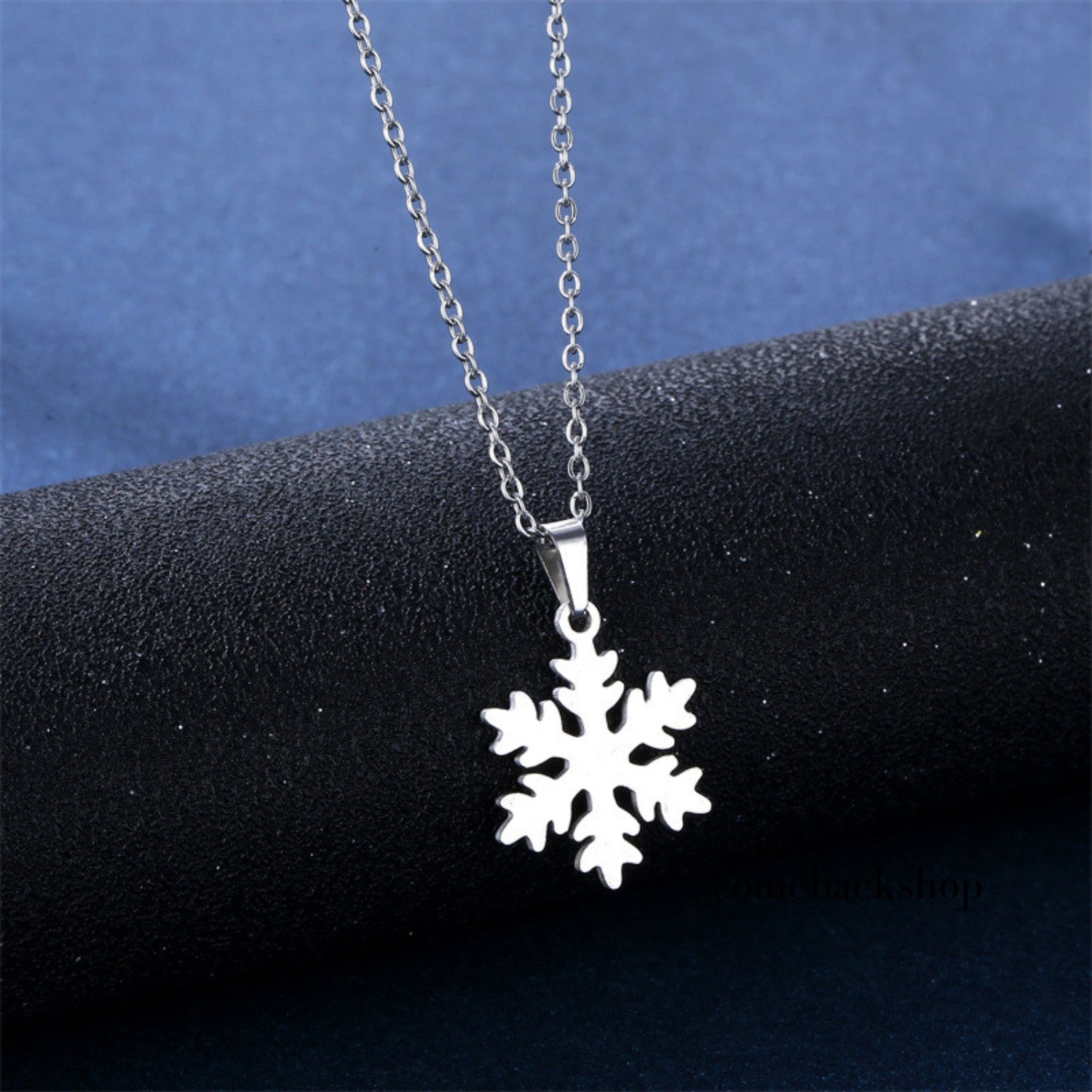 Elegant Snowflake Pendant Necklace - Sparkling Christmas Jewelry Gift for Women & Girls - Perfect for Holiday Parties, Gift Exchanges & Winter Celebrations