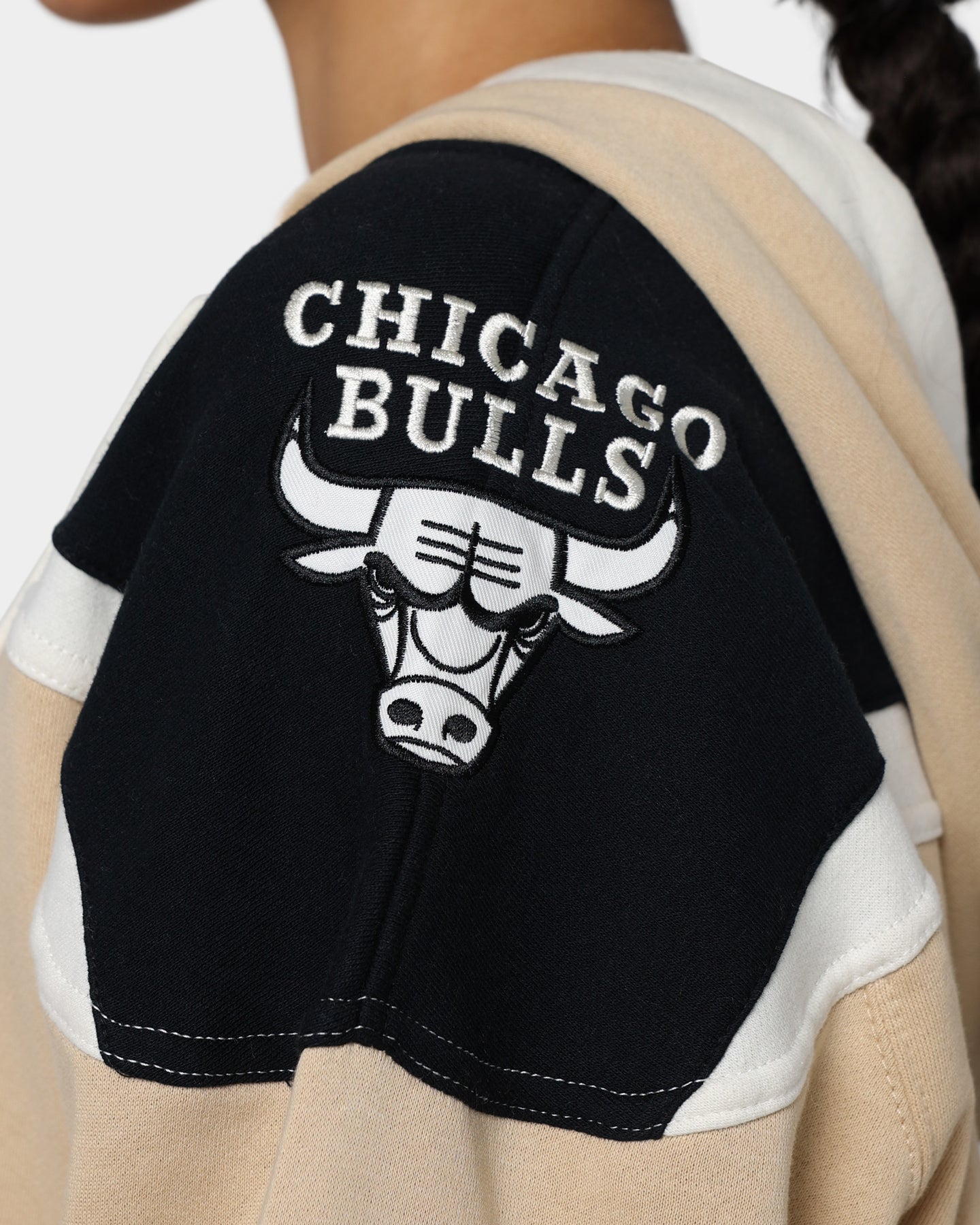 47 Brand Chicago Bulls Superior Lacer Hoodie Khaki - Men's NBA Pullover Sweatshirt for Basketball Fans & Streetwear Fashion | Game Day, Casual Wear & Outdoor Activities