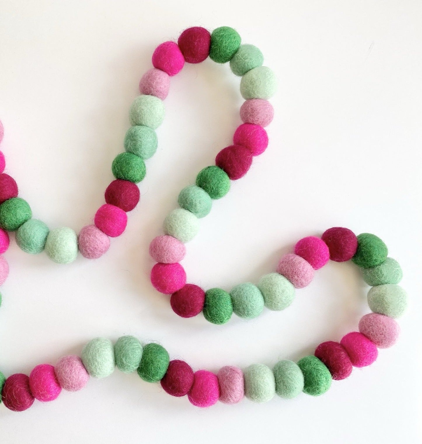 Emerald to Raspberry Gradient Garland - Stunning Ombre Party Decor for Weddings, Baby Showers & Home Decor