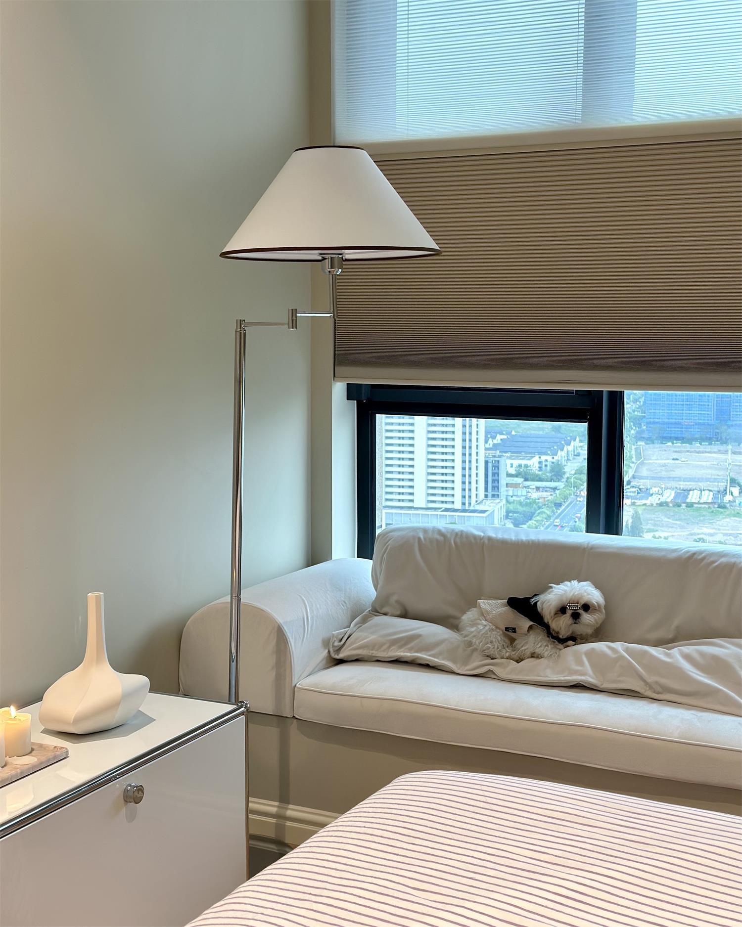 Modern Dakota Floor Lamp - Adjustable Height LED Standing Light for Living Room, Bedroom & Office - Warm White & Cool White Dimmable Reading Light with Remote Control