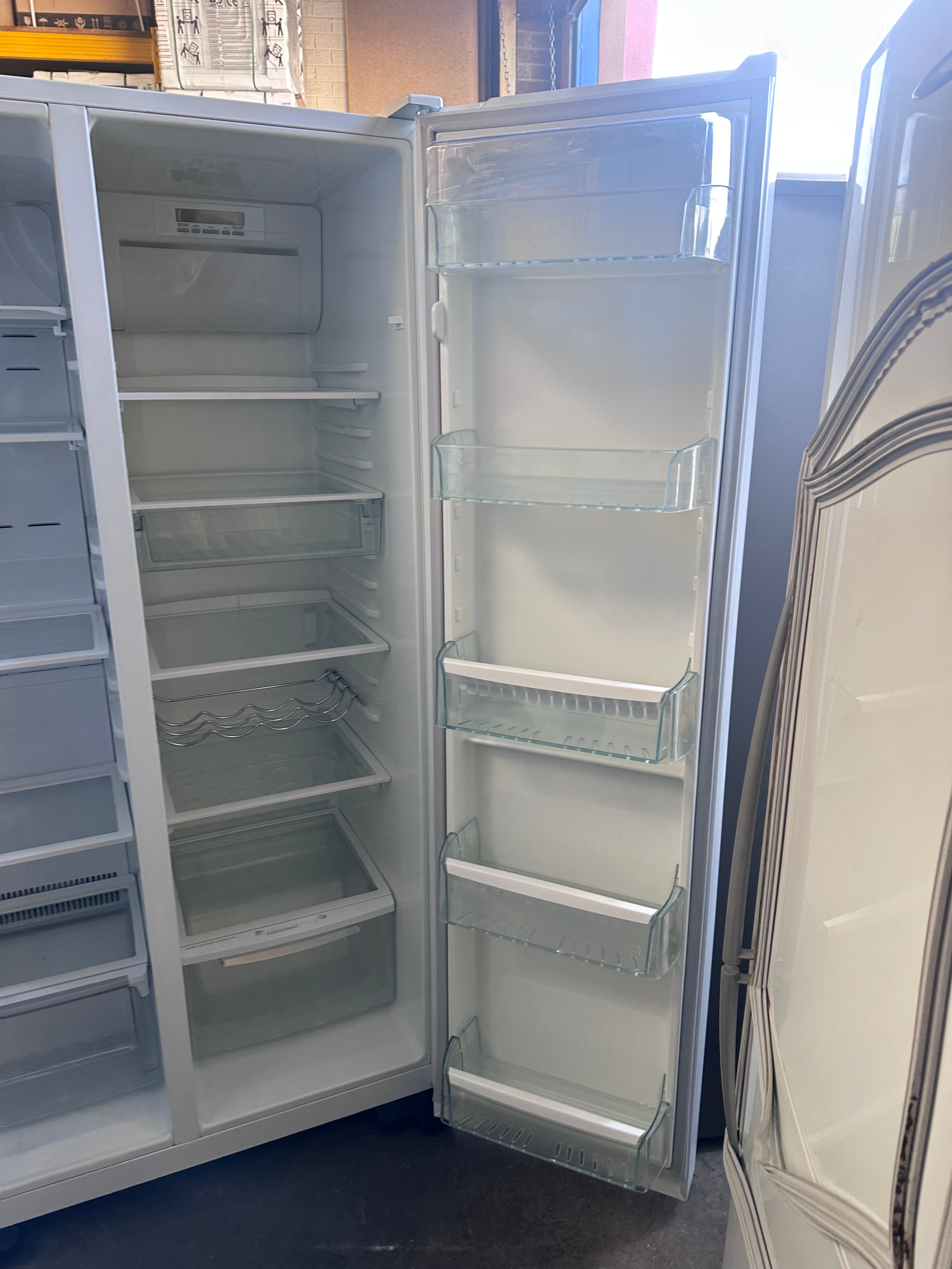 Simpson 606L Side By Side Refrigerator - Energy Efficient, Stainless Steel Finish [Certified Refurbished] - Perfect for Large Families & Open Kitchen Designs