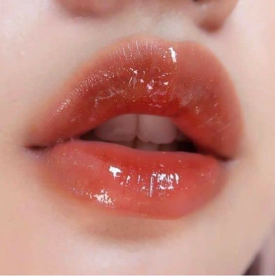 Long-Lasting Moisturizing Lip Oil Gloss - Heart Shaped, Pink Tinted Lip Gloss for Hydration & Shine | Perfect for Daily Wear, Date Night & Special Occasions