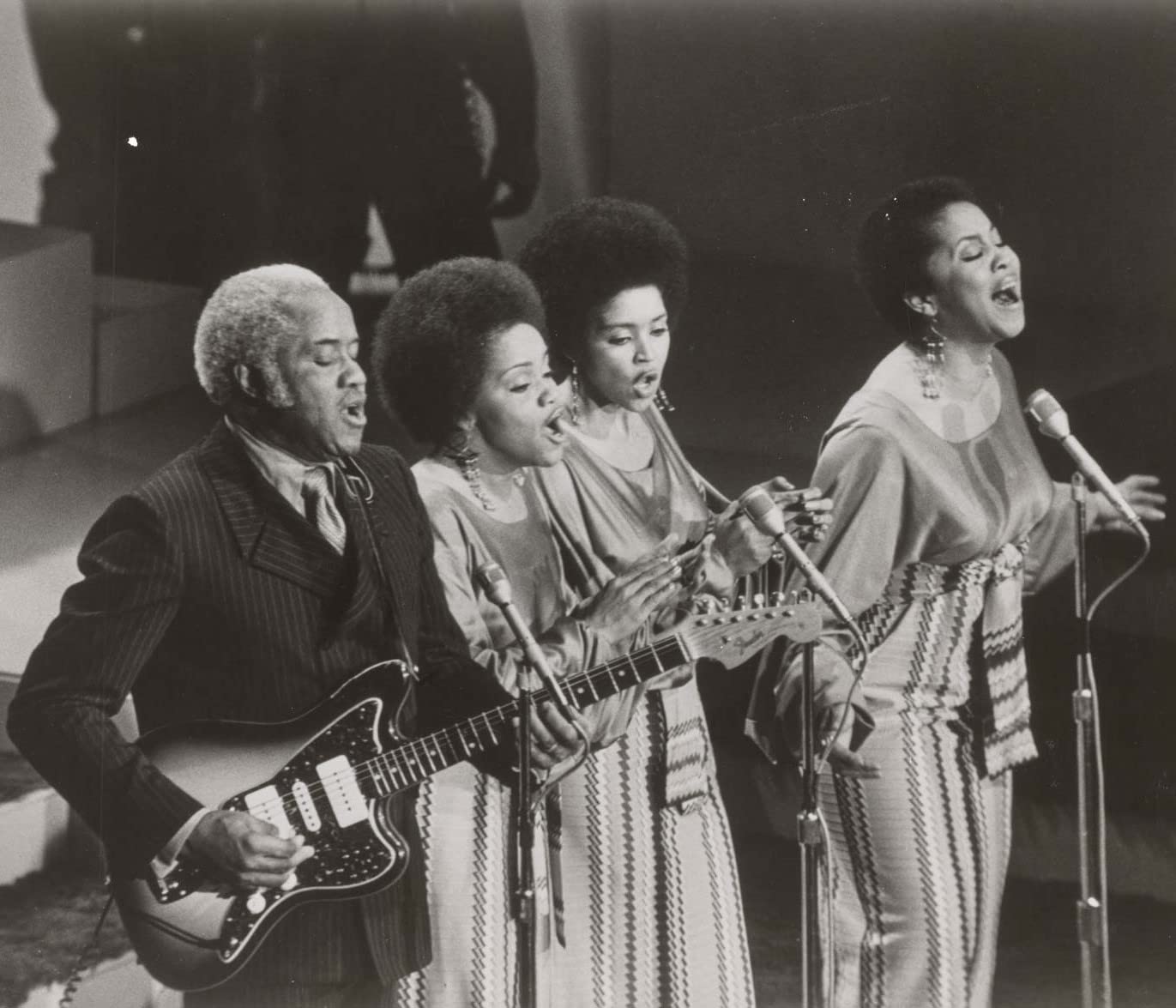 The Staple Singers - Let's Do It Again / After Sex 45 RPM Vinyl Single Record - Classic Soul & Gospel Music - Perfect for Collectors & Music Enthusiasts