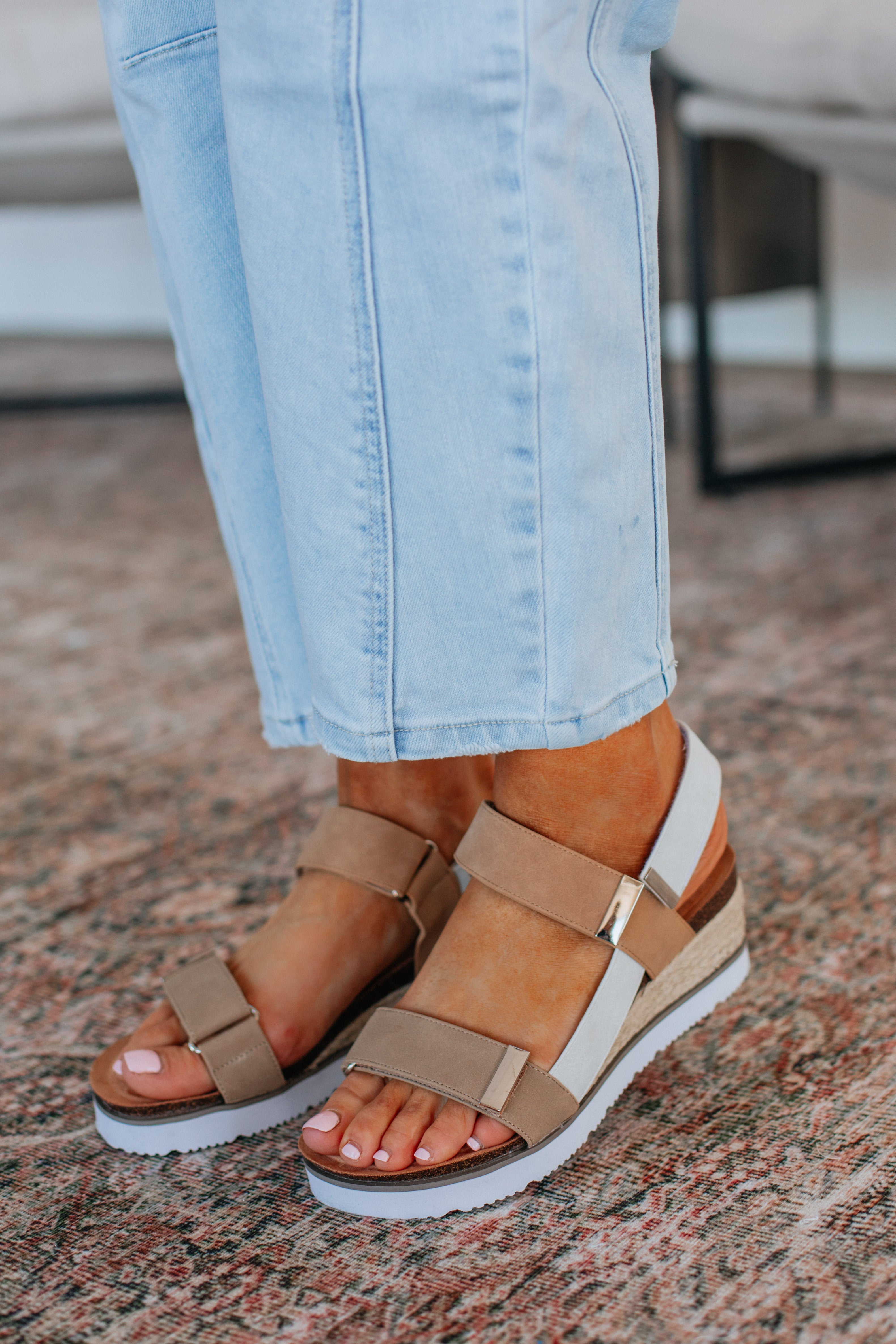 Comfortable Effortless Approach Sandals for Women - Lightweight & Breathable Tan Mix Color - Perfect for Walking, Travel & Casual Wear