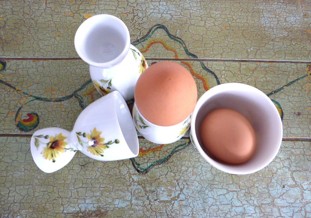 Vintage Set of 4 Double Yellow Daisy Egg Cups - Bone China England 1970s - Perfect for Breakfast, Tea Parties & Collectible Display