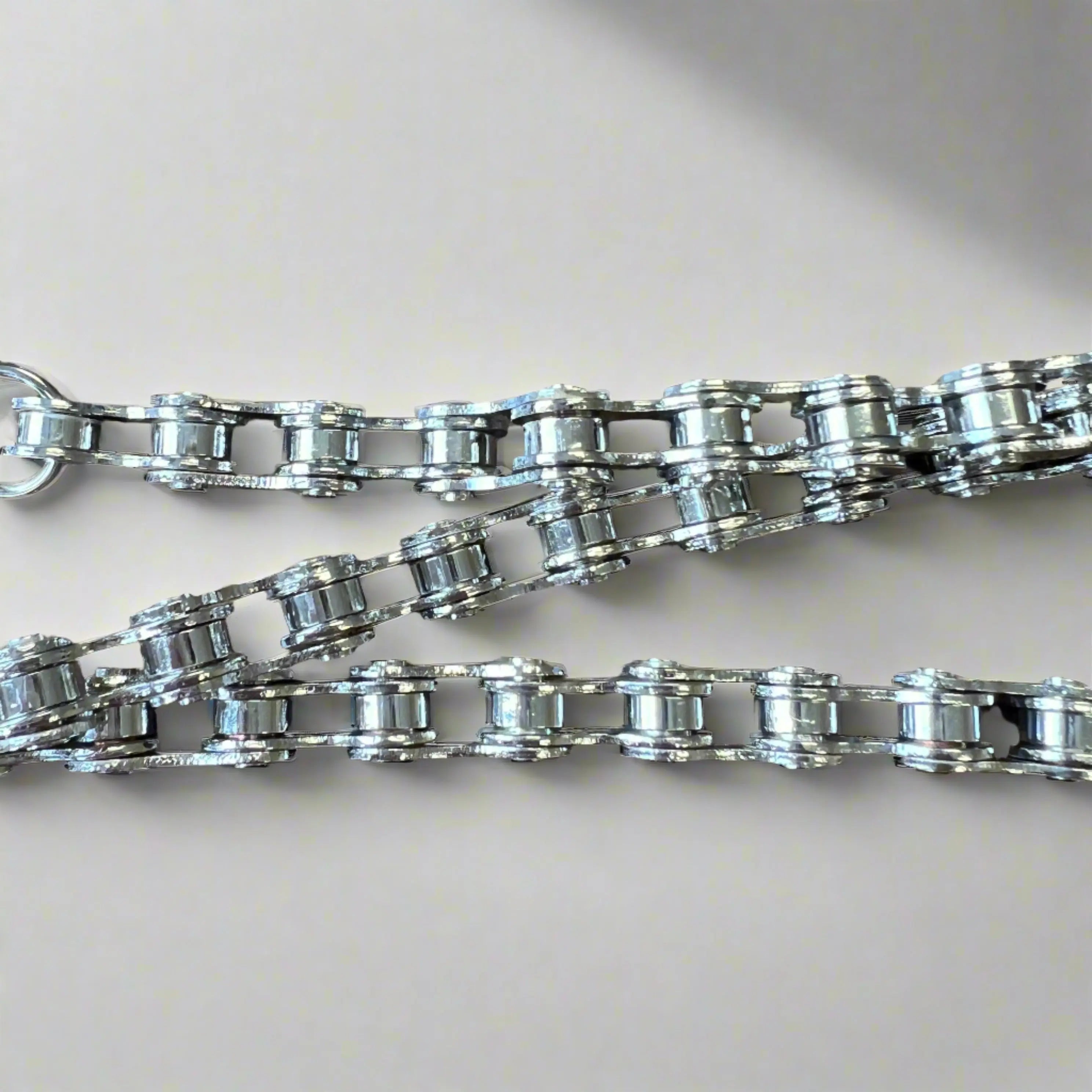 Stylish Biker Chain Necklace for Men & Women - Durable Stainless Steel Gothic Punk Jewelry - Perfect for Motorcycle Enthusiasts & Fashion Accessories