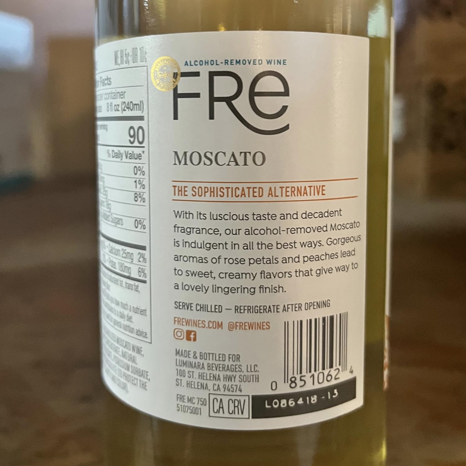 Sutter Home Fre Moscato Non-Alcoholic Wine Bundle - 12-Pack (750ML Bottles) with Ice Packs, Corkscrew, Phone Grip & Wine Pairing Recipes | Perfect for Parties, Gifts & Alcohol-Free Celebrations