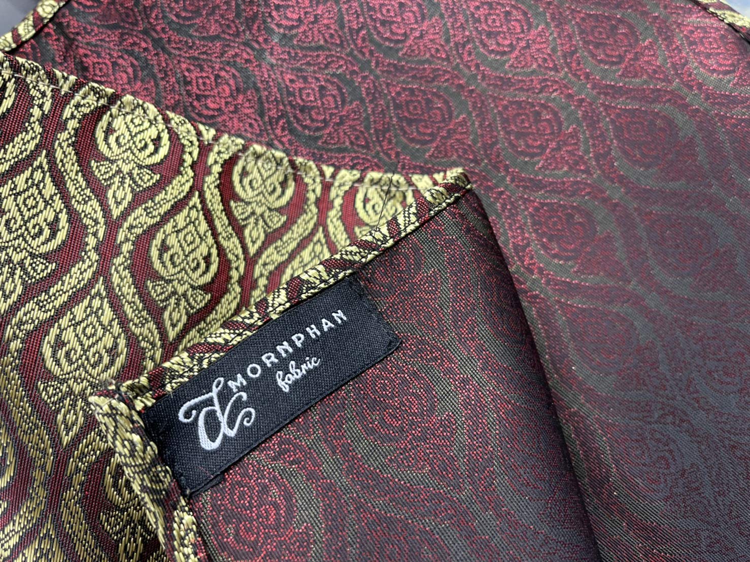 AMORNPHAN Traditional Thai Silk Damask Brocade Table Runner & Placemats Set - Handwoven 100% Silk Dining Table Decor (1 Runner + 4 Placemats) - Elegant Table Setting for Weddings, Parties & Home Decor