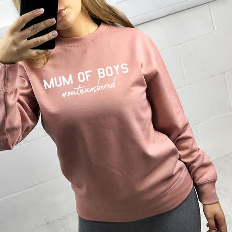 CLR MUM OF BOYS HASHTAG OUTNUMBERED DUSTY PINK T-Shirt - Funny Mom Life Slogan Tee for Women - Perfect for School Drop-offs, Playdates & Mom Squad Outings