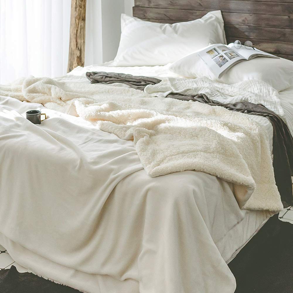 Premium Super Soft Fleece Blanket - 200x230cm Plush Warm Throw for Bed, Couch & Gift - Ultra Cozy, Machine Washable - Perfect for Winter Nights, Movie Time & Home Decor (Color: Q)