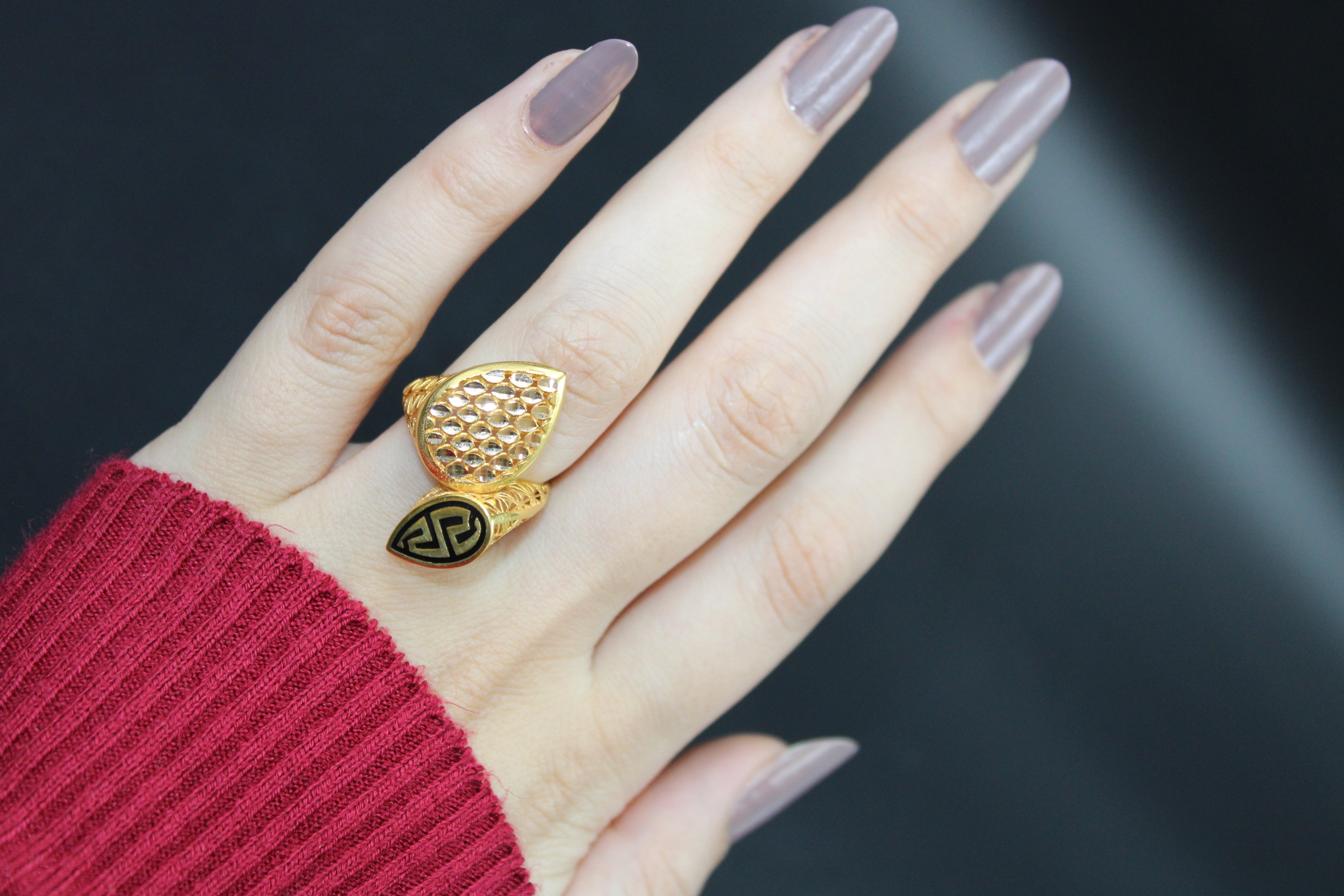 Stylish Enamel Fashion Ring for Women - Elegant & Trendy Jewelry Gift for Parties, Dates & Everyday Wear