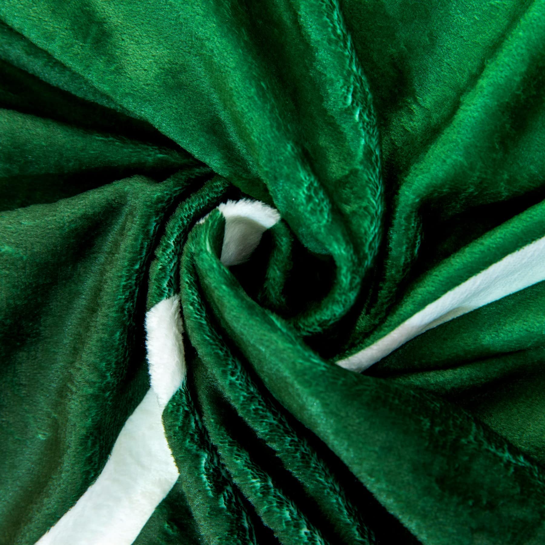Soft Plush Flannel Leaf Blanket - Green Plant Design Throw for Bed, Couch & Sofa - Cozy Decorative Blanket for Plant Lovers | Perfect for Home Decor, Gift Giving & Relaxation