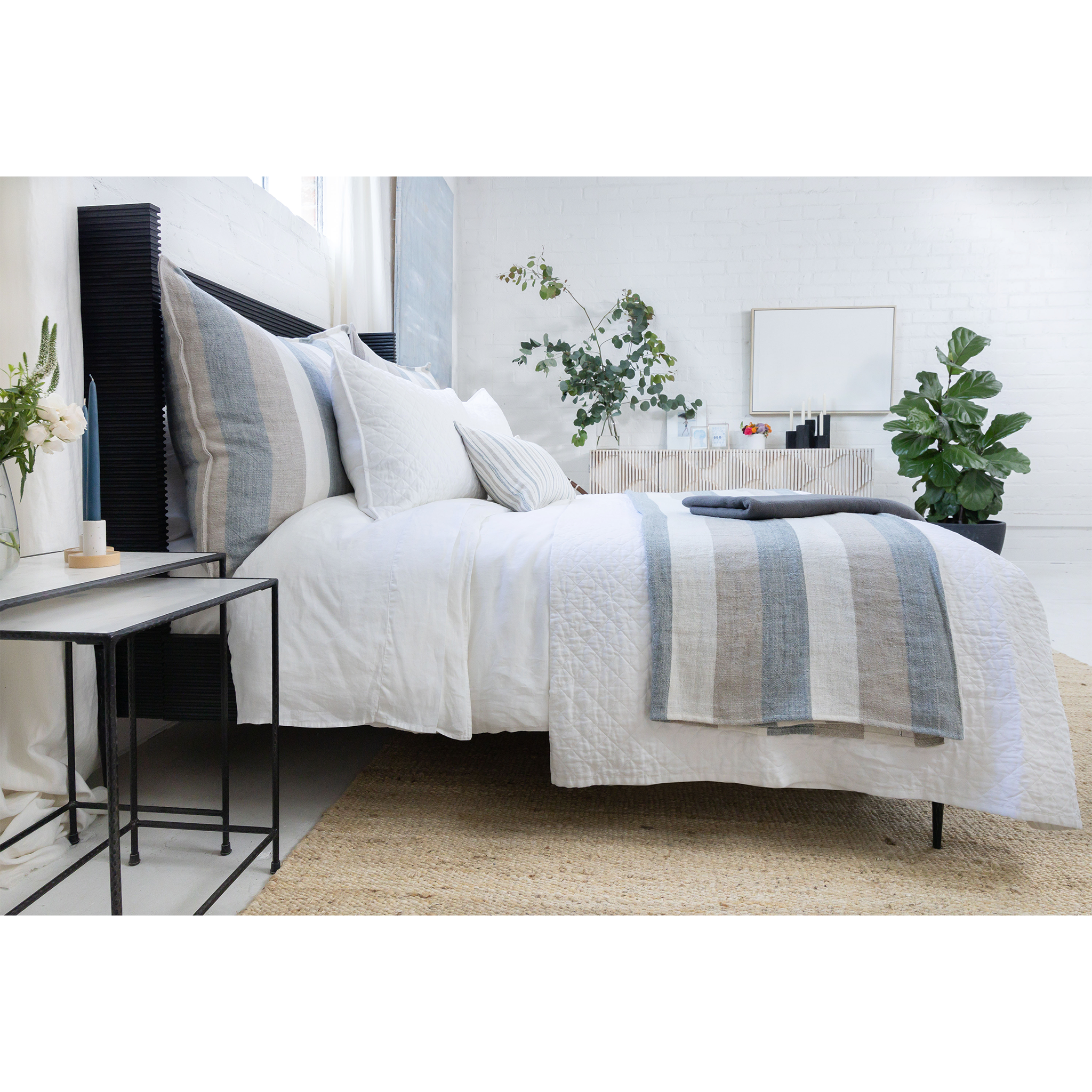 Premium Naples Blanket - Ultra Soft & Cozy Fleece Throw Blanket for Bed, Couch & Travel - Perfect for Winter, Gifts & Home Decor
