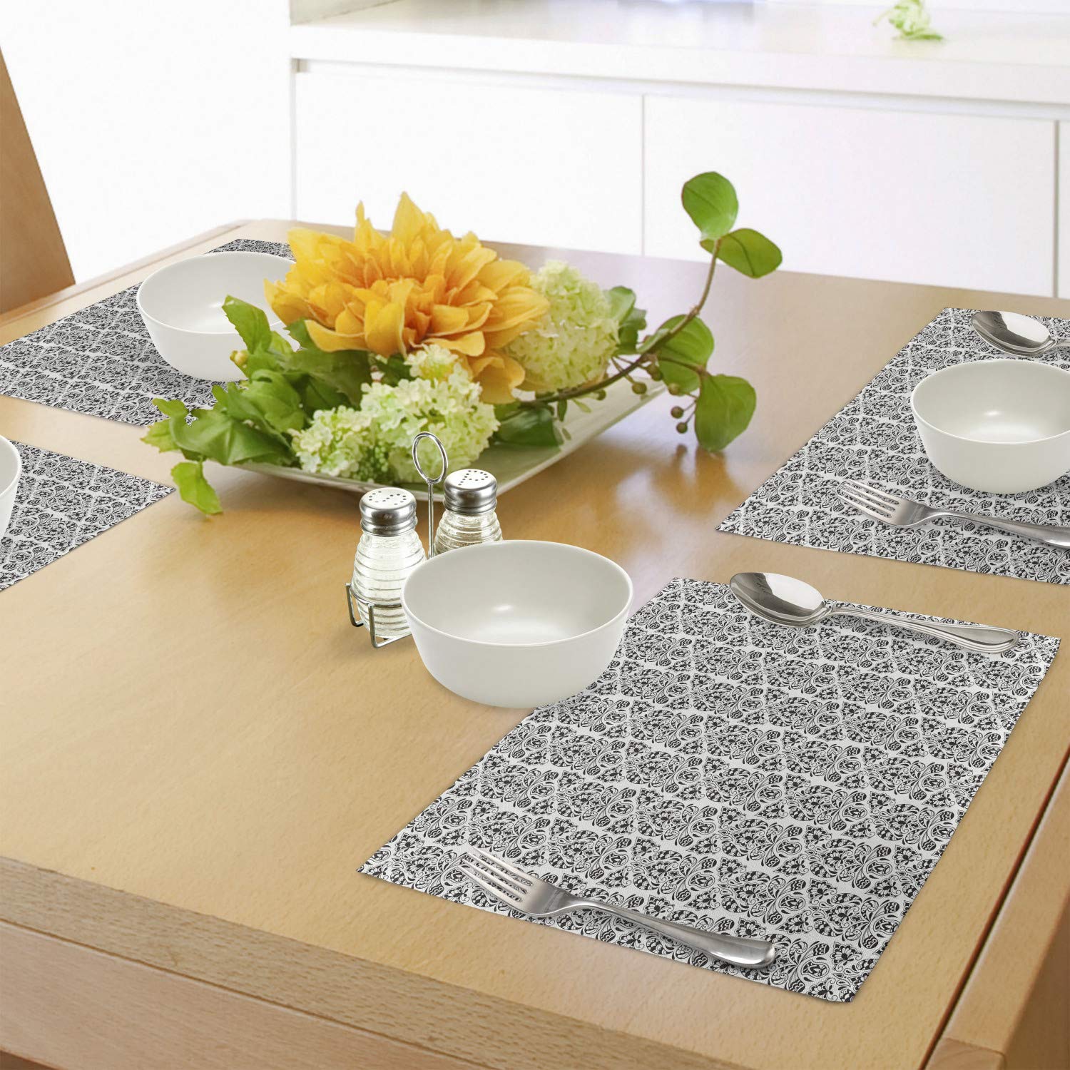Ambesonne Floral Paisley Place Mats Set of 4 - Eastern Design with Curved Leaves & Swirls, Washable Fabric Table Mats for Dining Room & Kitchen Decor (Black & White) | Perfect for Dinner Parties, Holiday Gatherings & Everyday Meals