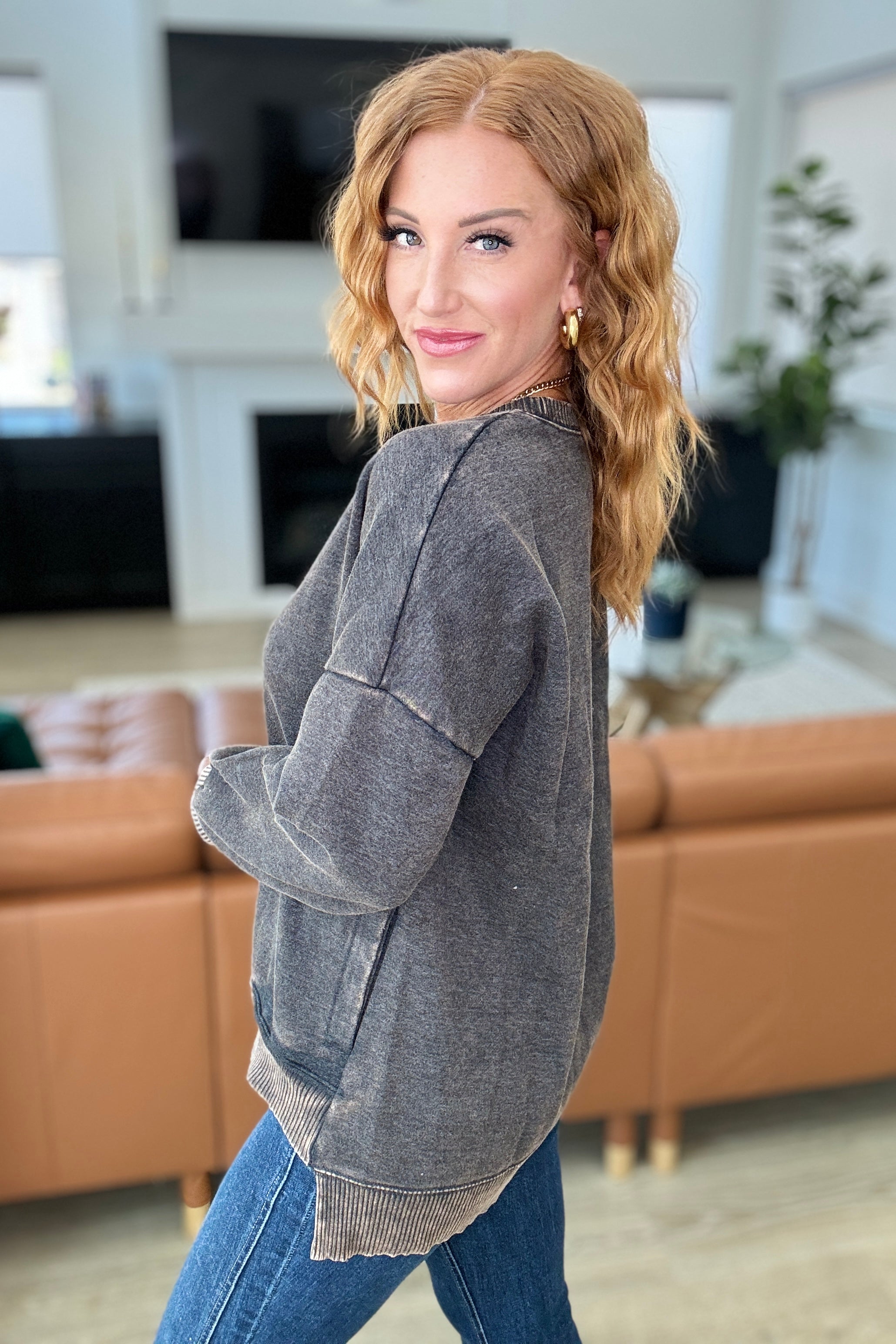 Mineral Wash Step Hem Sweatshirt for Women - Soft Ash Black Pullover | Casual Loungewear & Streetwear Fashion