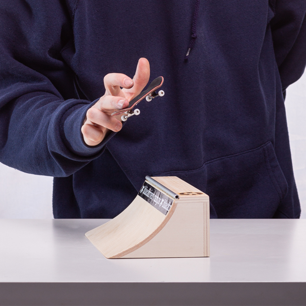 Blackriver Fingerboard Ramp Pocket Quarter XL - Mini Skateboard Ramp for Fingerboarding Tricks - Perfect for Home, Office & Skate Park Fun