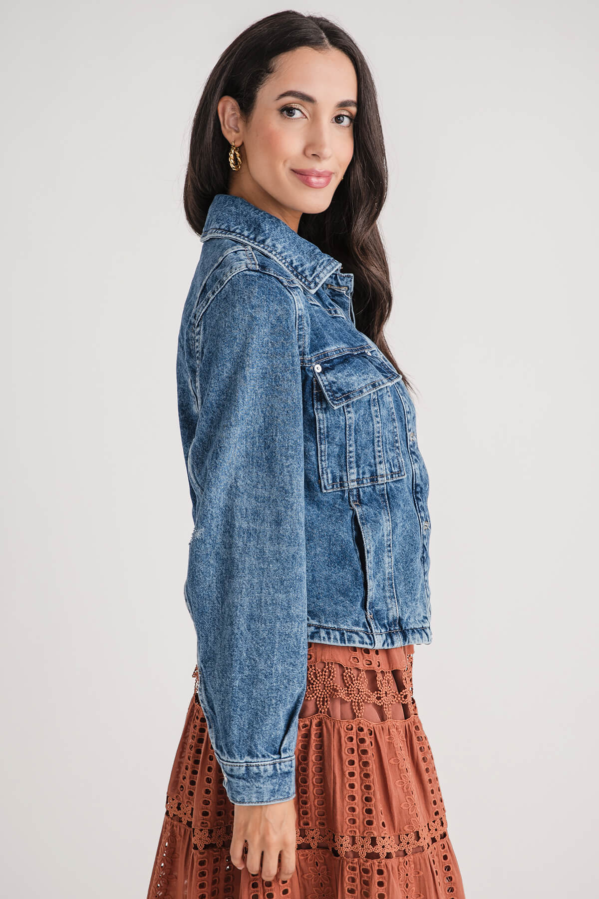 Free People Jade Denim Jacket for Women - Vintage Washed Lightweight Denim Jacket with Button Front and Roll-Up Sleeves - Perfect for Spring Layering, Casual Outfits, and Weekend Brunch