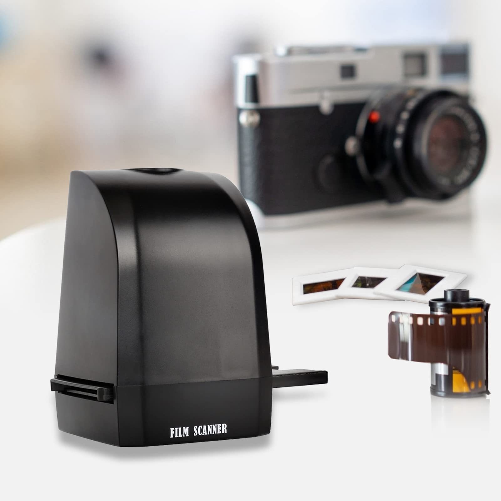 YIWENG 135 Film Slide Scanner - 8MP Portable Negative Film Converter for 35mm/135mm Slides & Negatives to Digital JPEG Photos - Perfect for Digitizing Old Family Photos, Archiving Memories, and Film Photography Projects