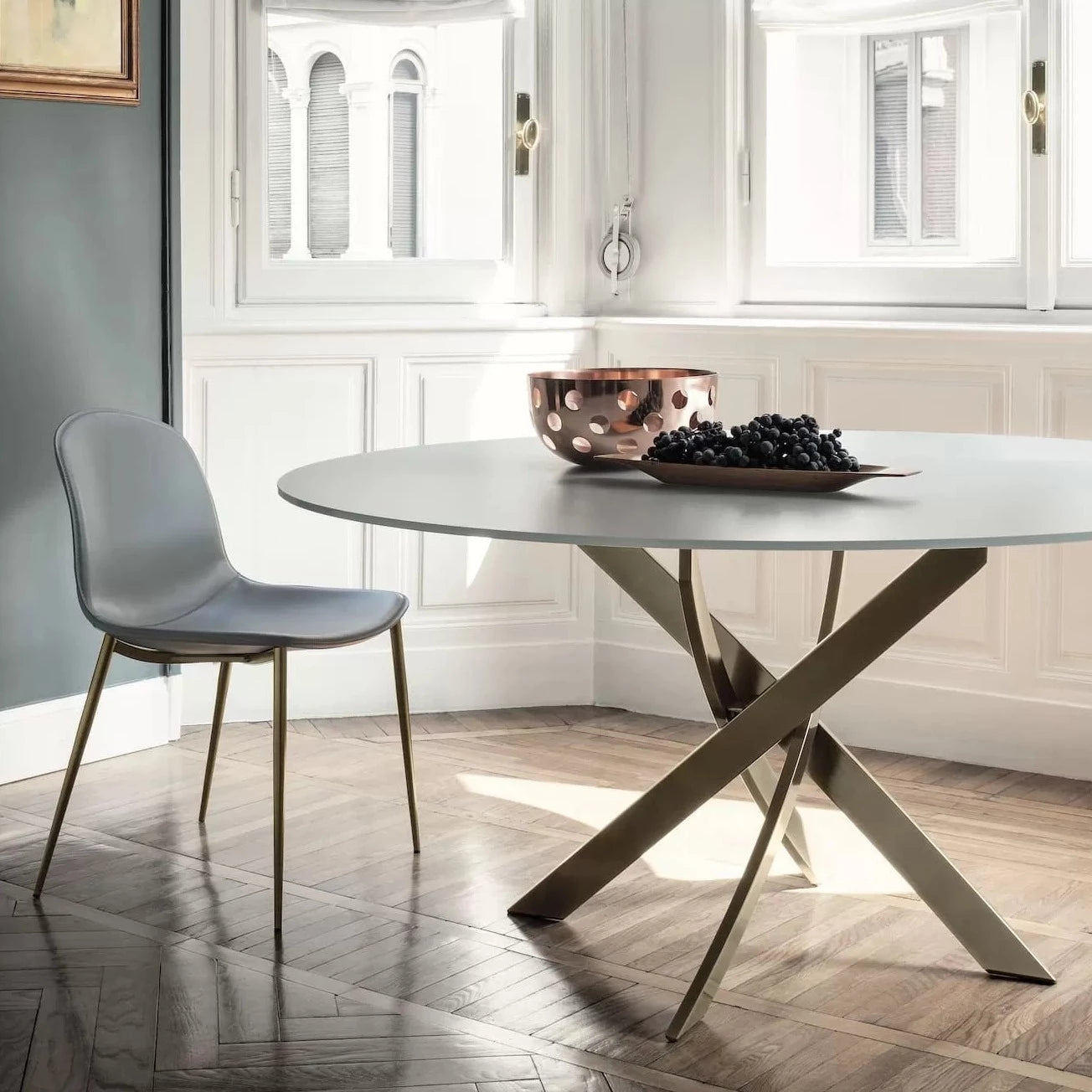Barone Round Crystal Dining Table - Elegant Glass Top with Chrome Base for Modern Home Decor | Perfect for Dining Room, Kitchen, or Breakfast Nook