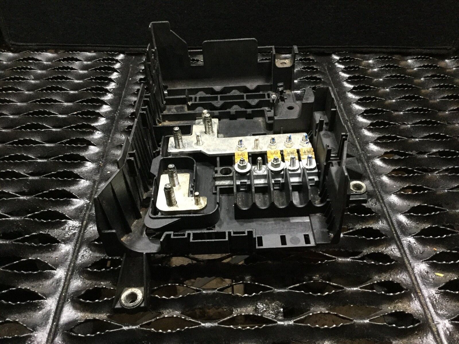 2004-2006 Porsche Cayenne 3.2L Main Fuse Relay Box OEM Replacement Part - Perfect for Electrical System Repairs & Maintenance
