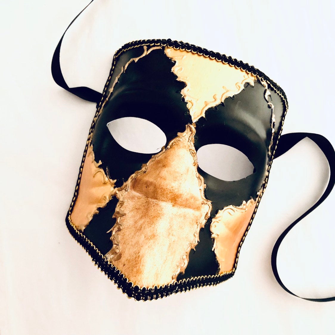 Bauta Mask Gold & Black - Elegant Venetian Carnival Mask for Halloween, Costume Parties & Masquerade Balls